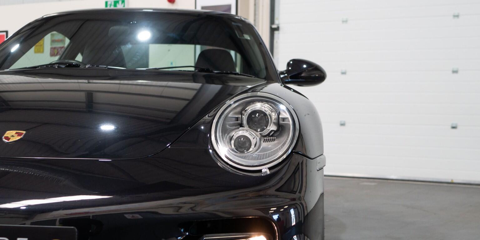 Porsche 911 view 40