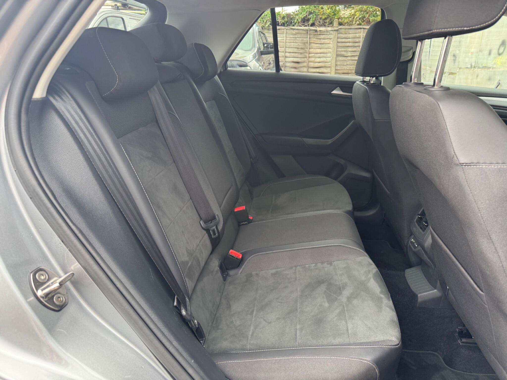 Volkswagen T-Roc view 15