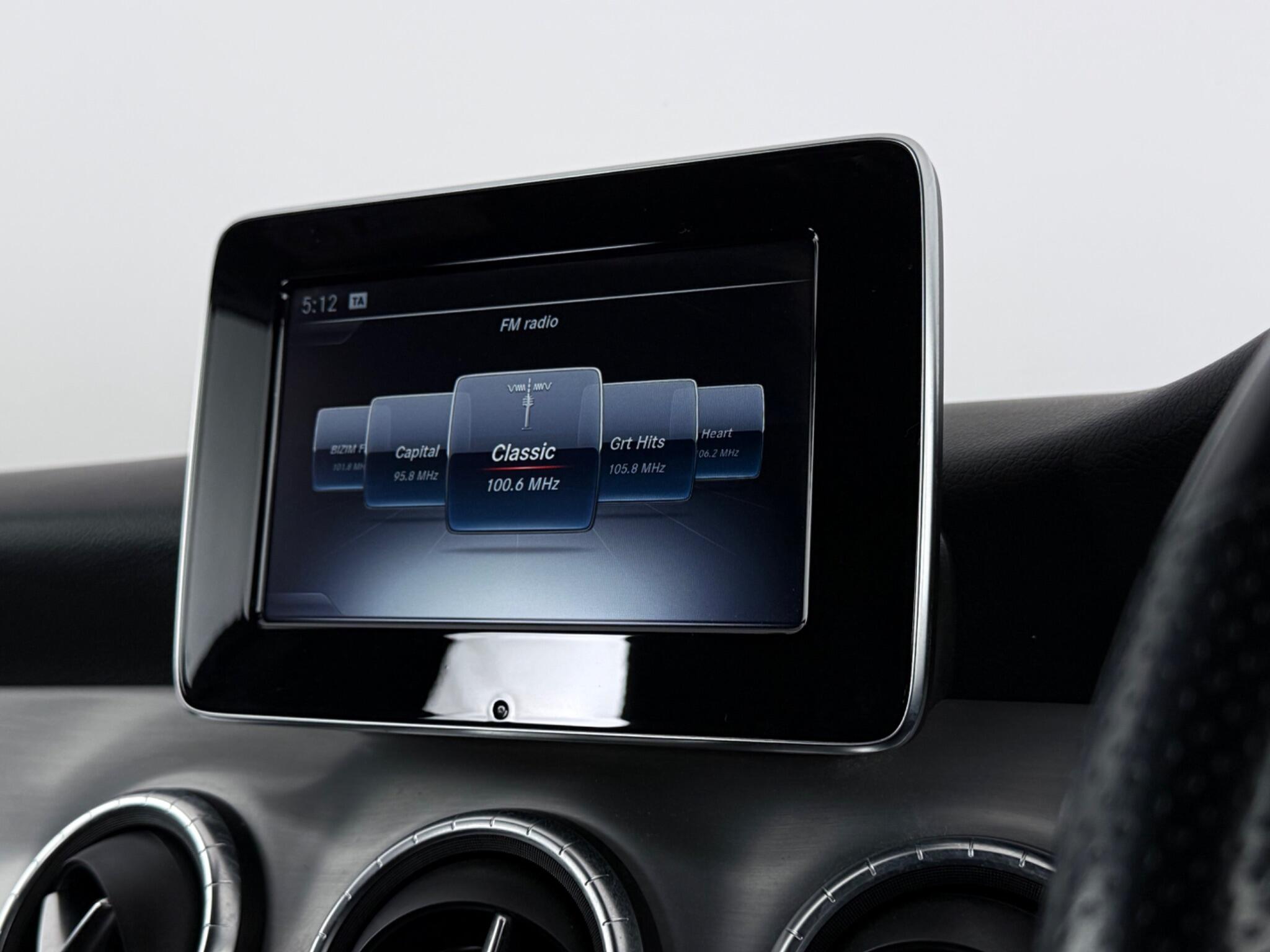 Mercedes-Benz Cla view 22