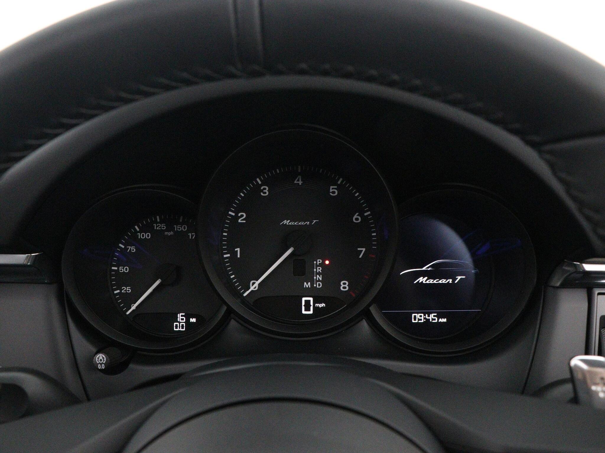 Porsche Macan view 44