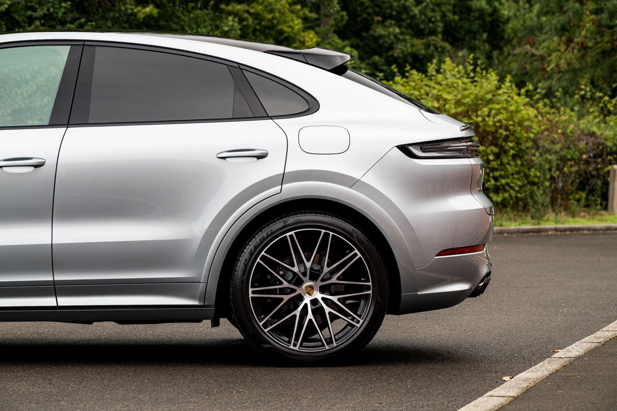 Porsche Cayenne view 23