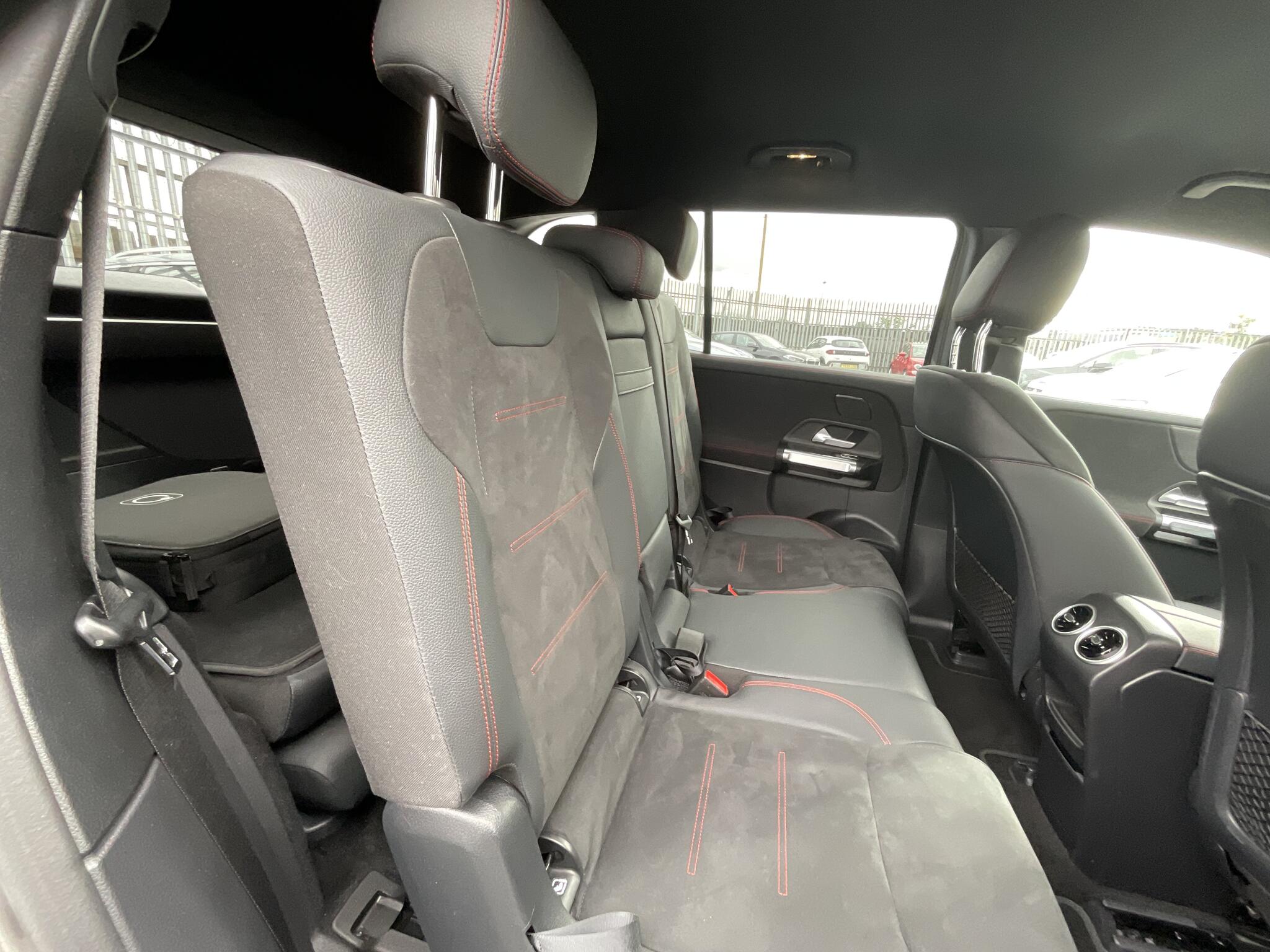 Mercedes-Benz Eqb view 11