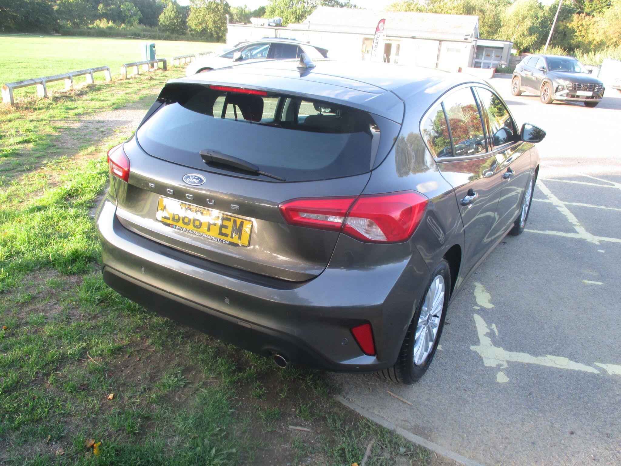 Ford Focus view 14