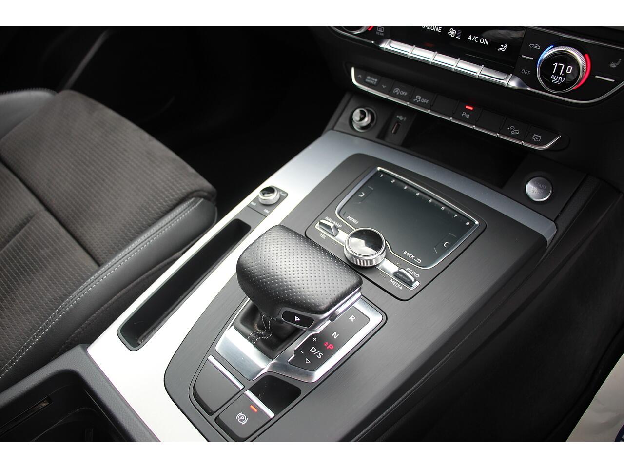 Audi Q5 view 28