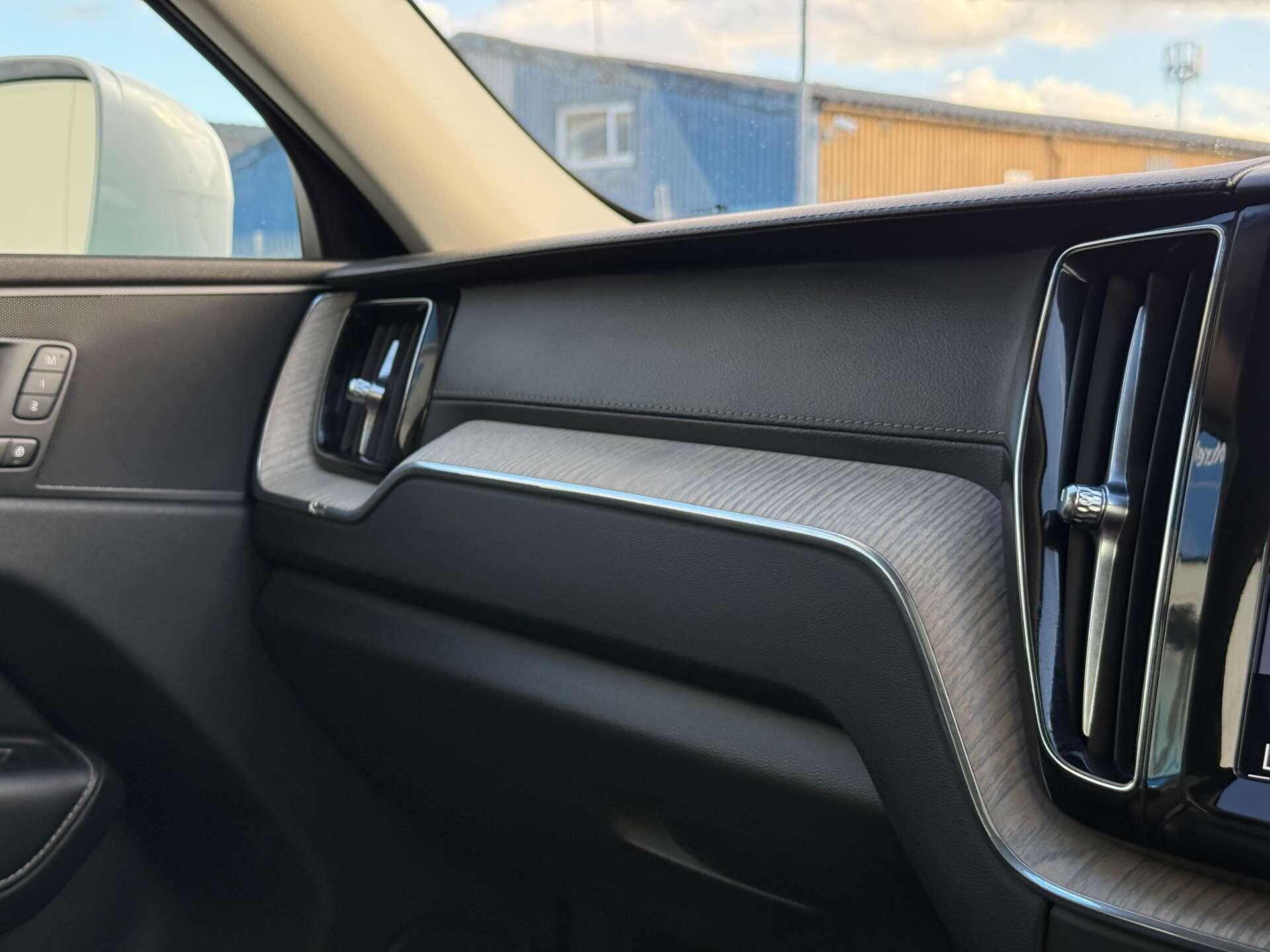 Volvo XC60 view 31