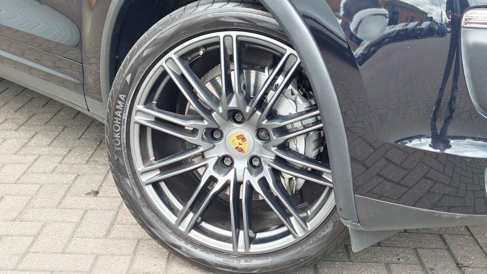 Porsche Cayenne view 9