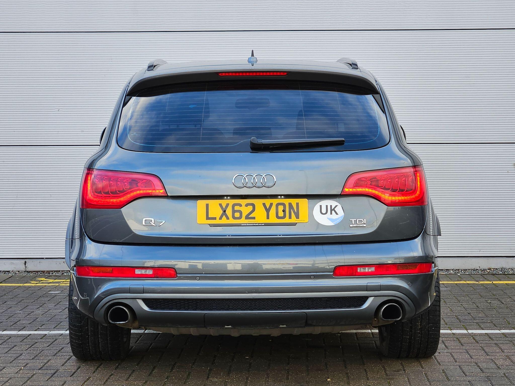 Audi Q7 view 6