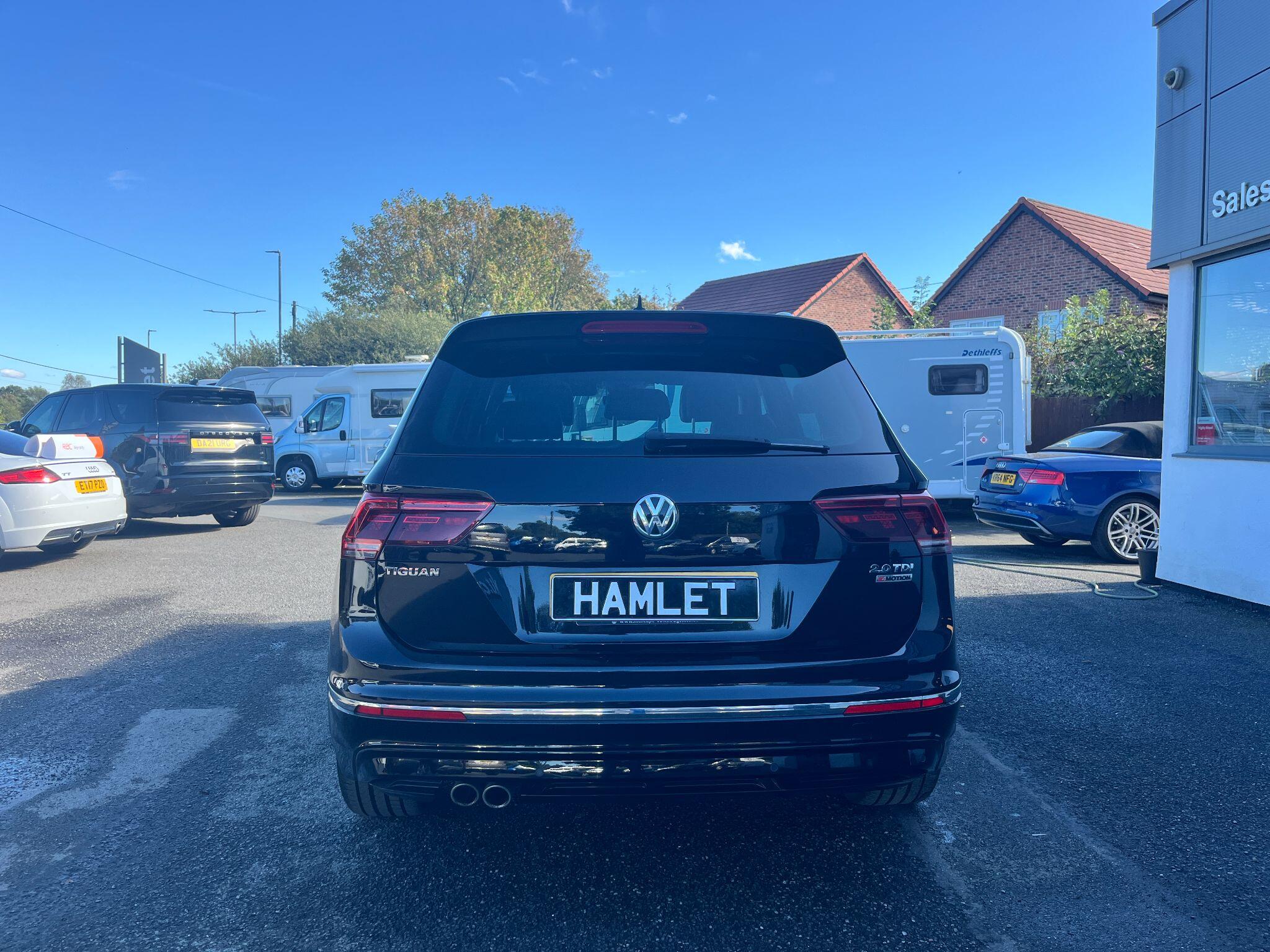 Volkswagen Tiguan view 4
