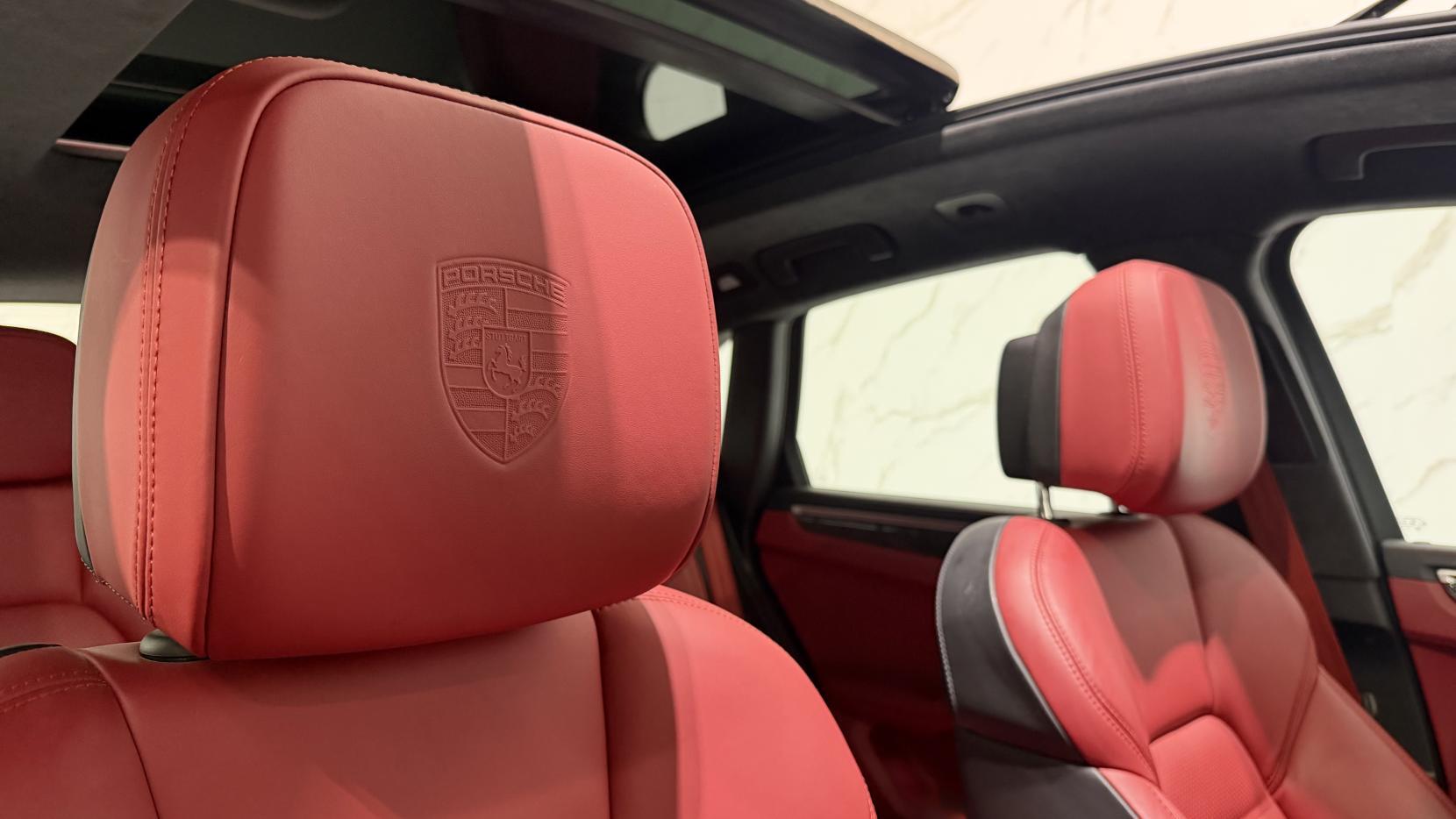 Porsche Macan view 15