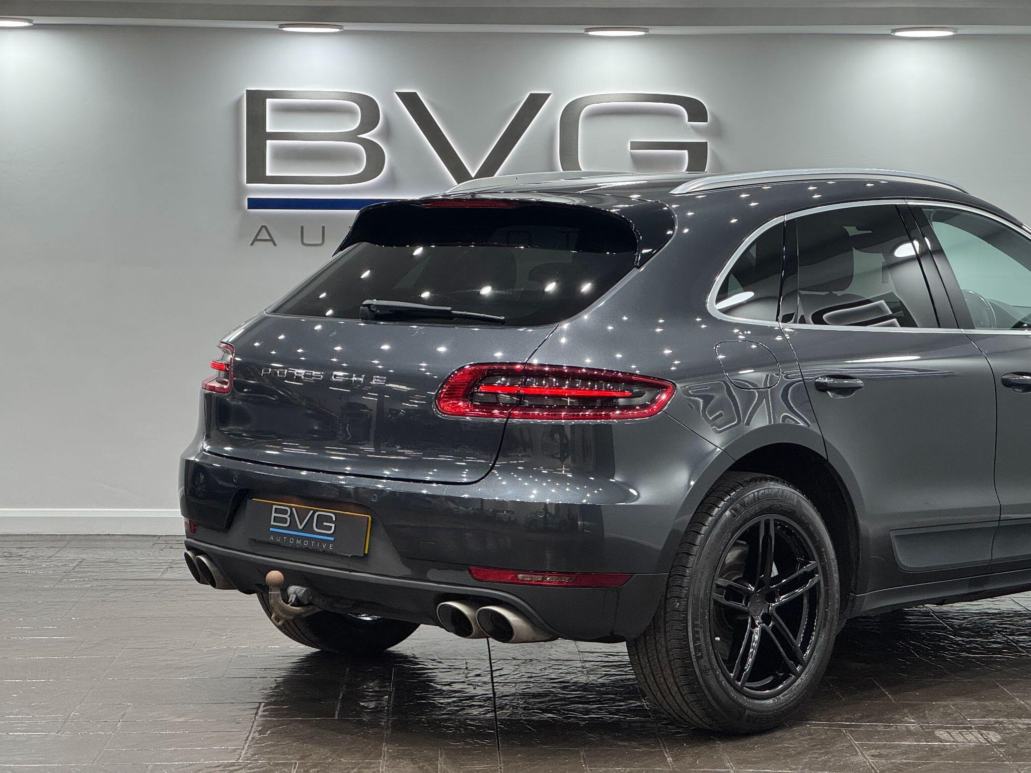 Porsche Macan view 16