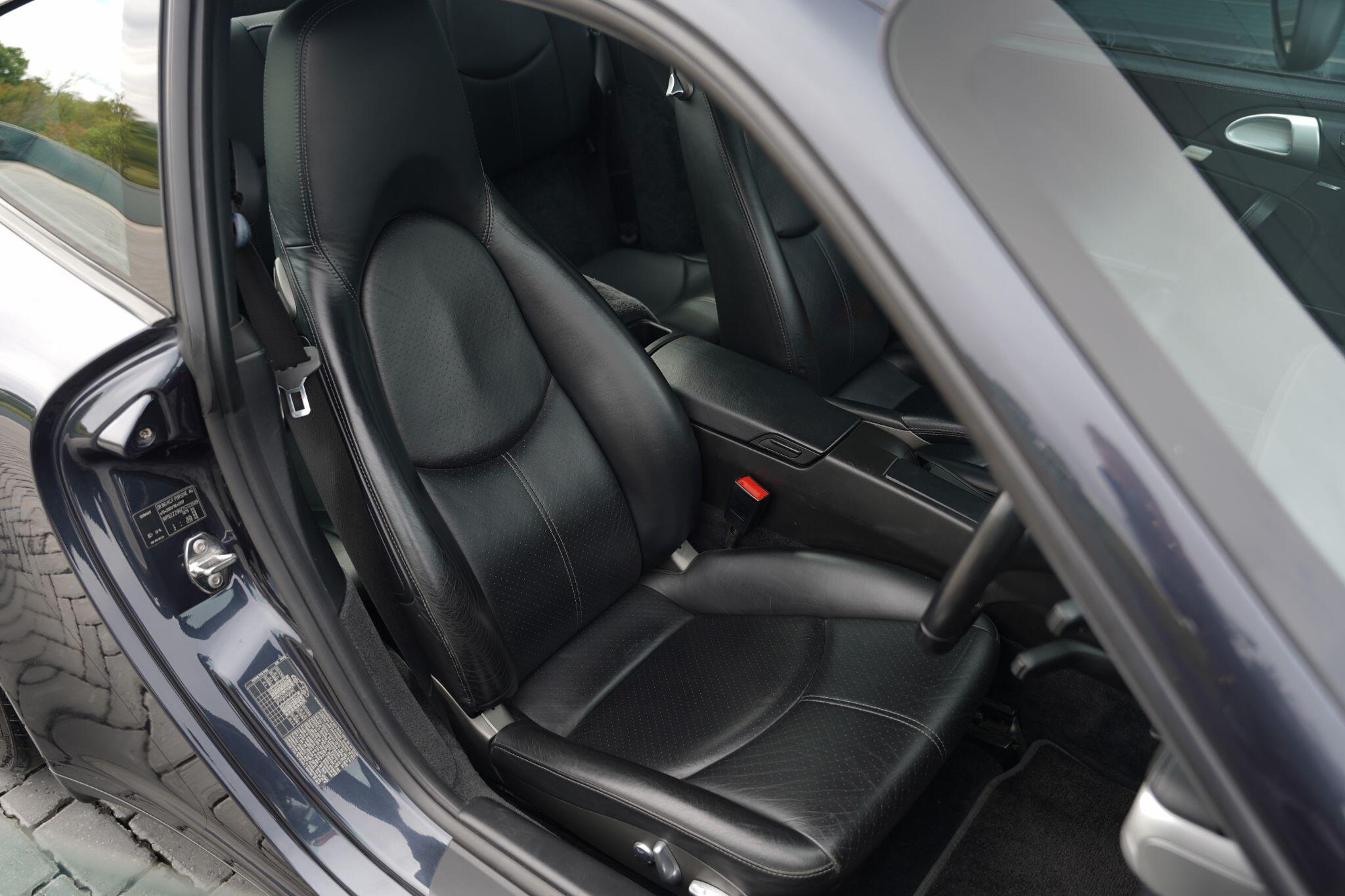 Porsche 911 view 13