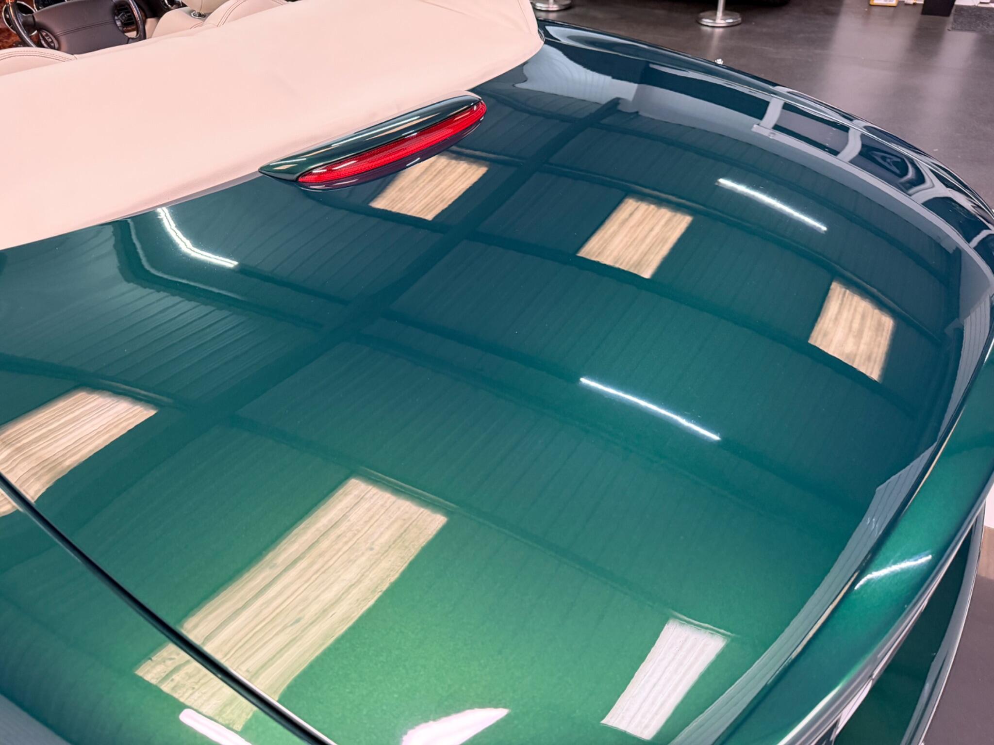 Jaguar XK8 view 77