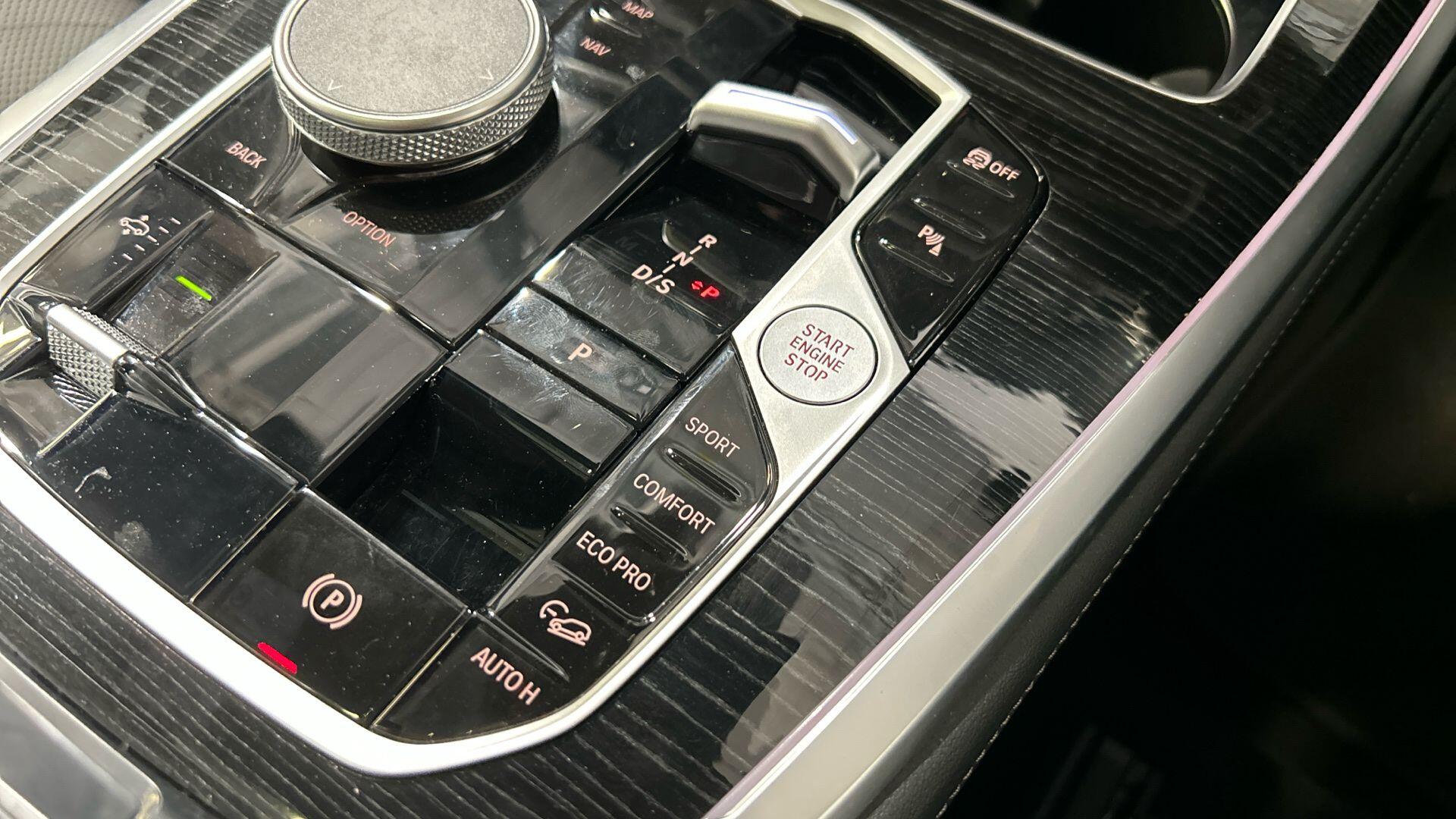 BMW X7 view 19