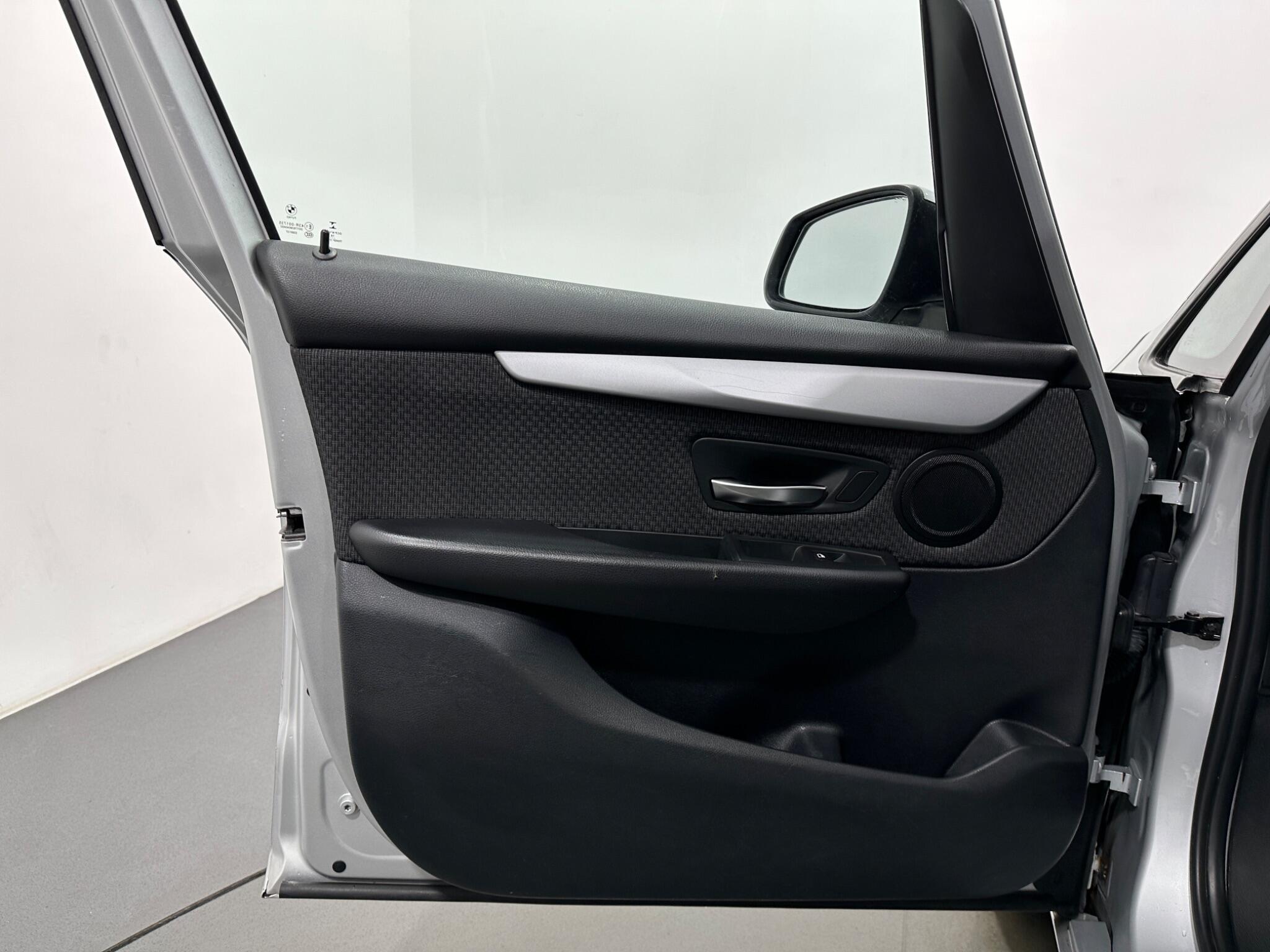 BMW 2 Series view 36