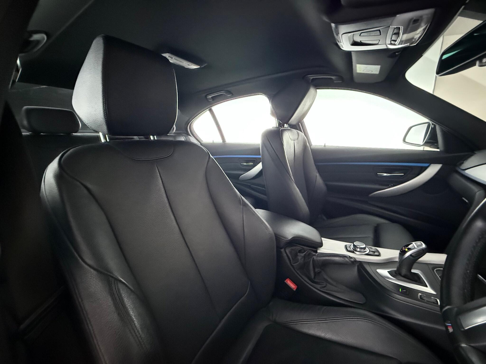 BMW 3 Series view 28