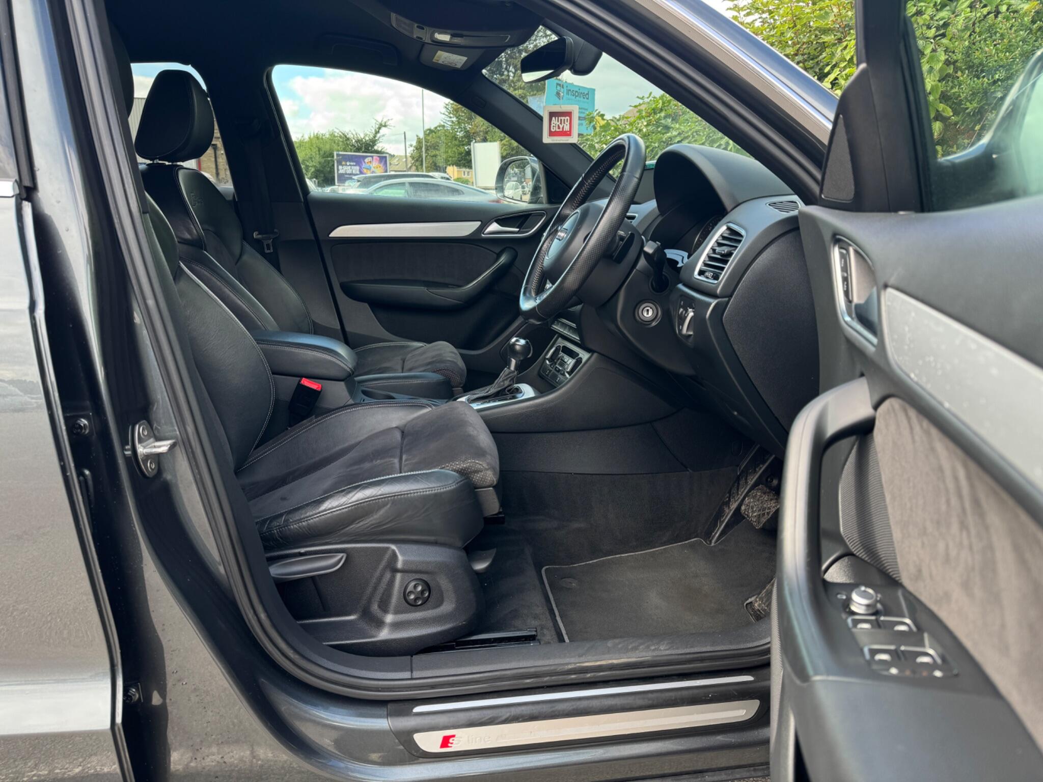 Audi Q3 view 50