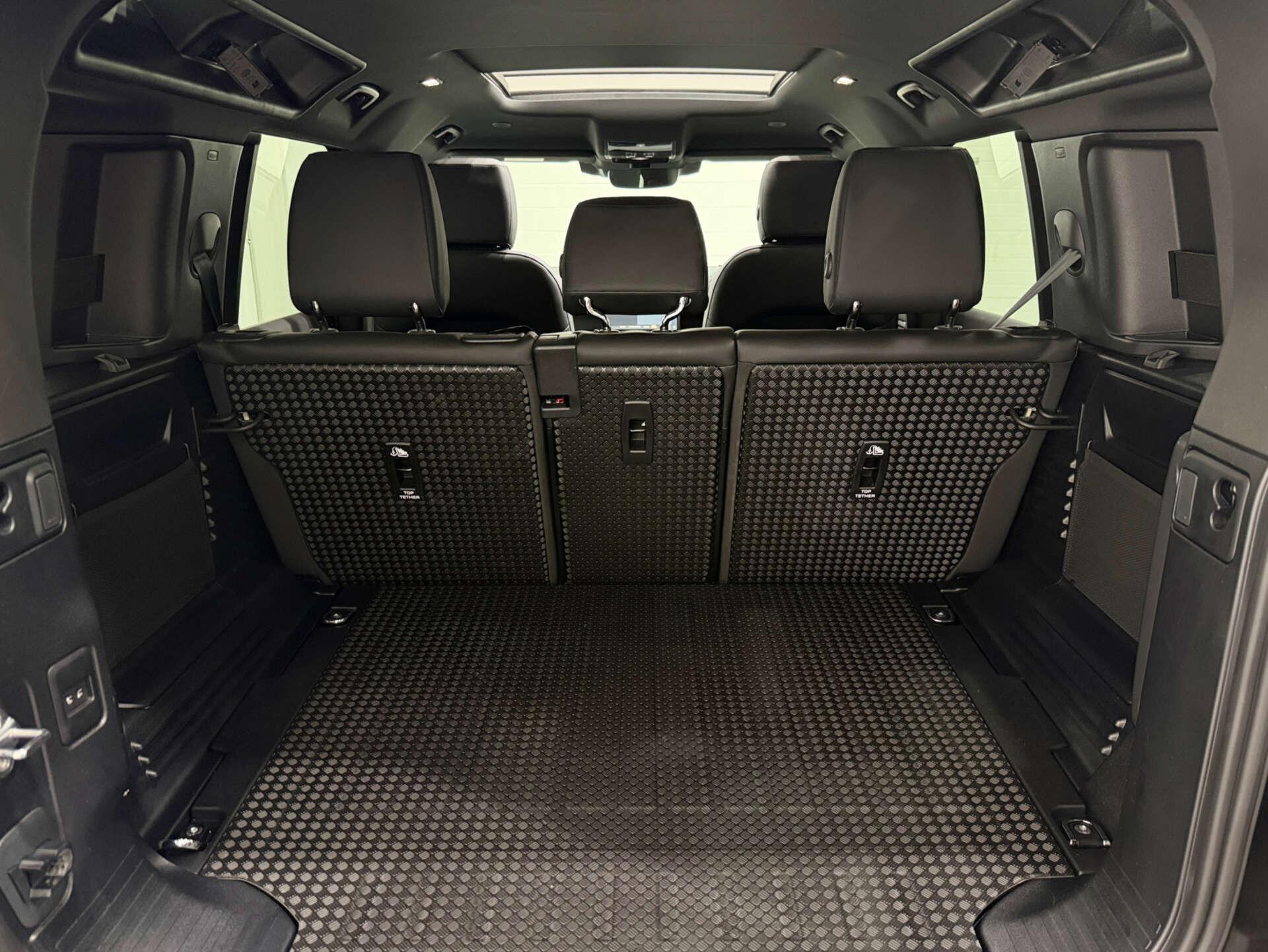 Land Rover Defender view 25