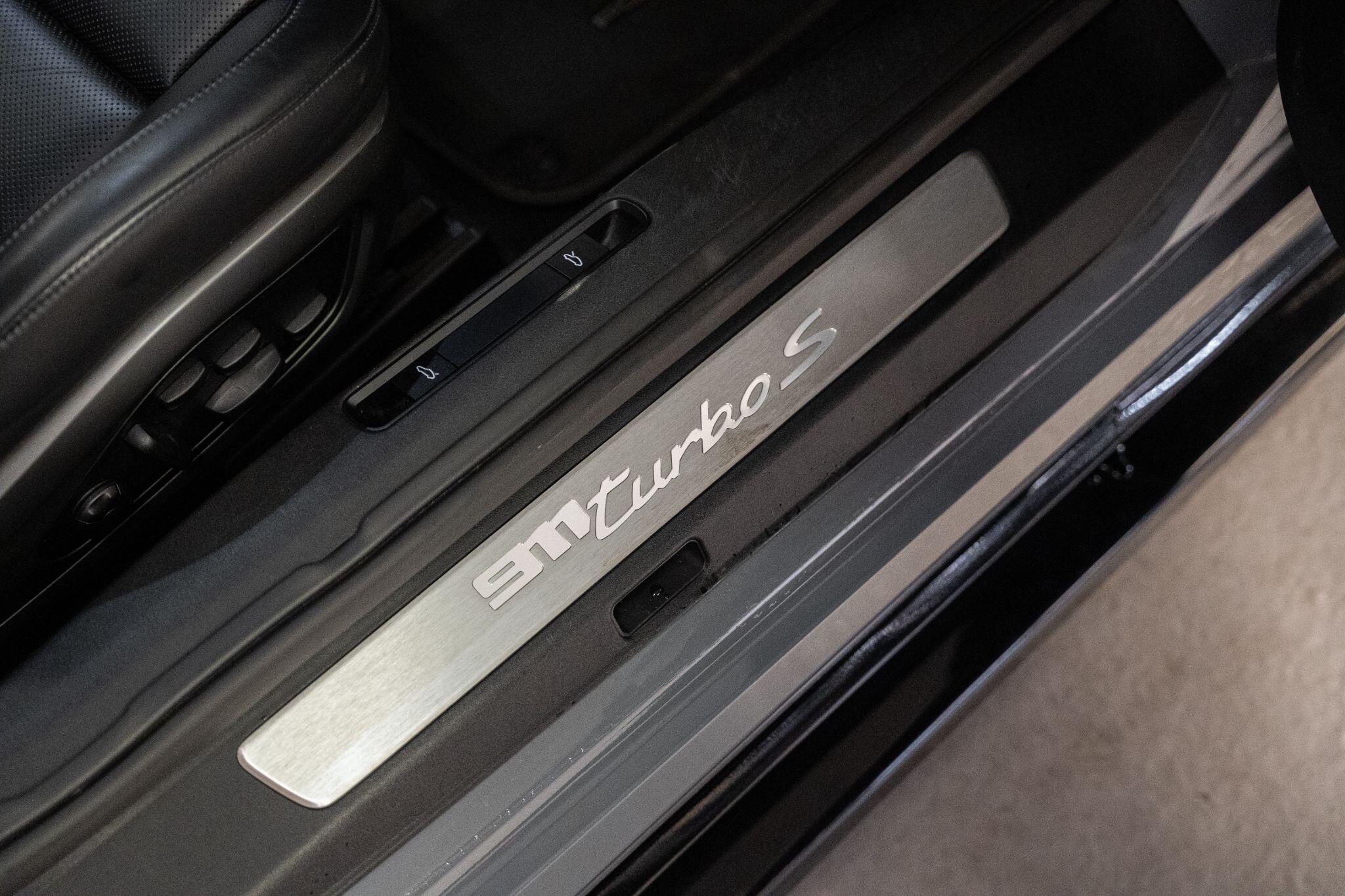 Porsche 911 view 40