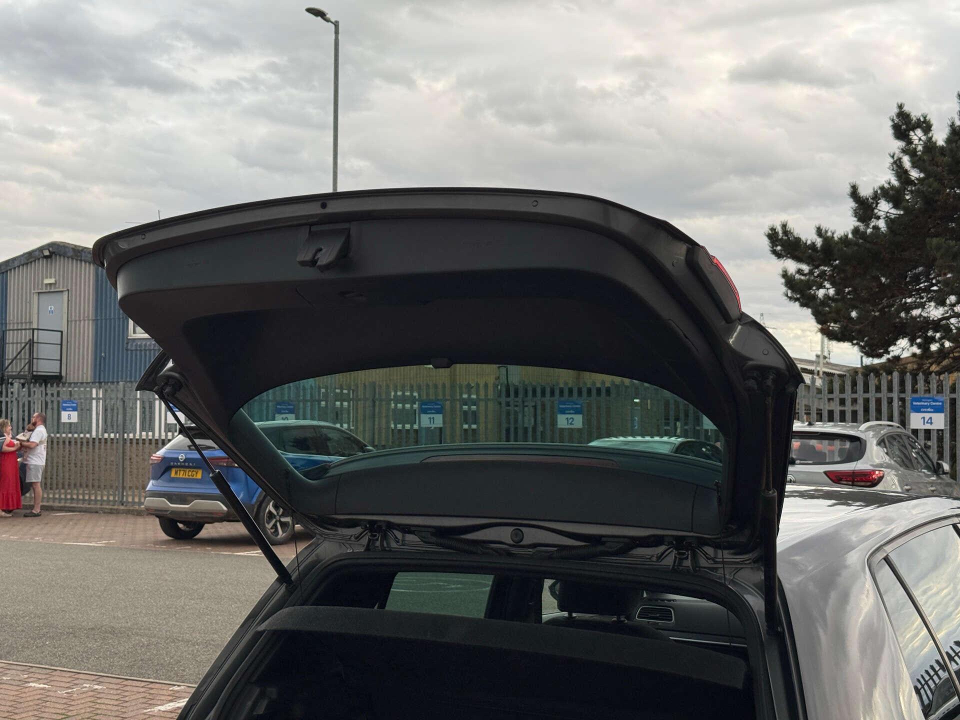 Volkswagen Golf view 28