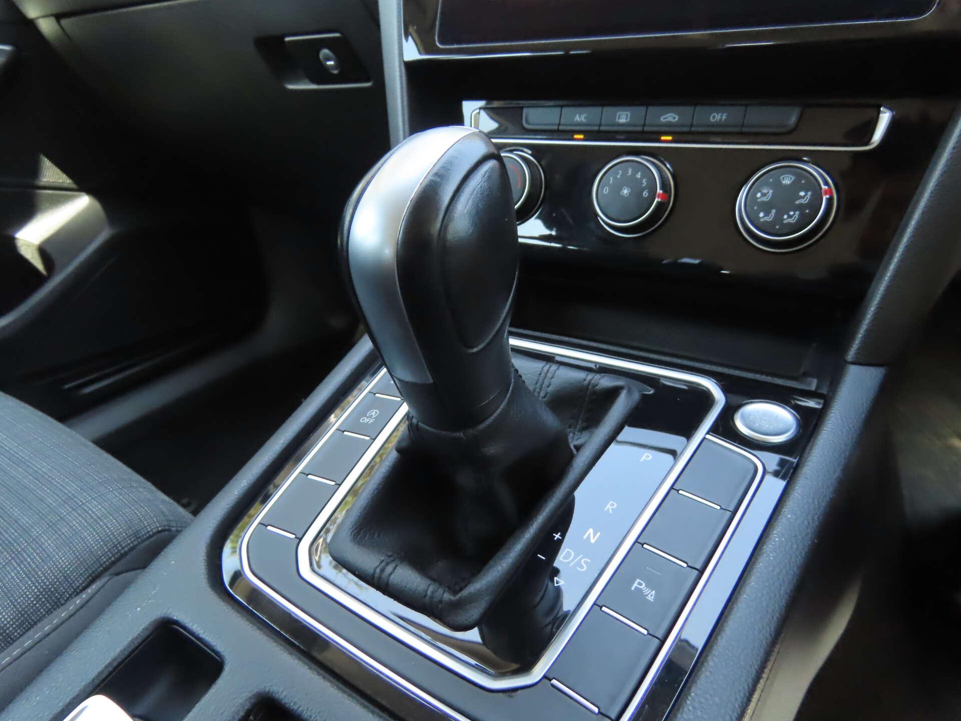 Volkswagen Passat view 12