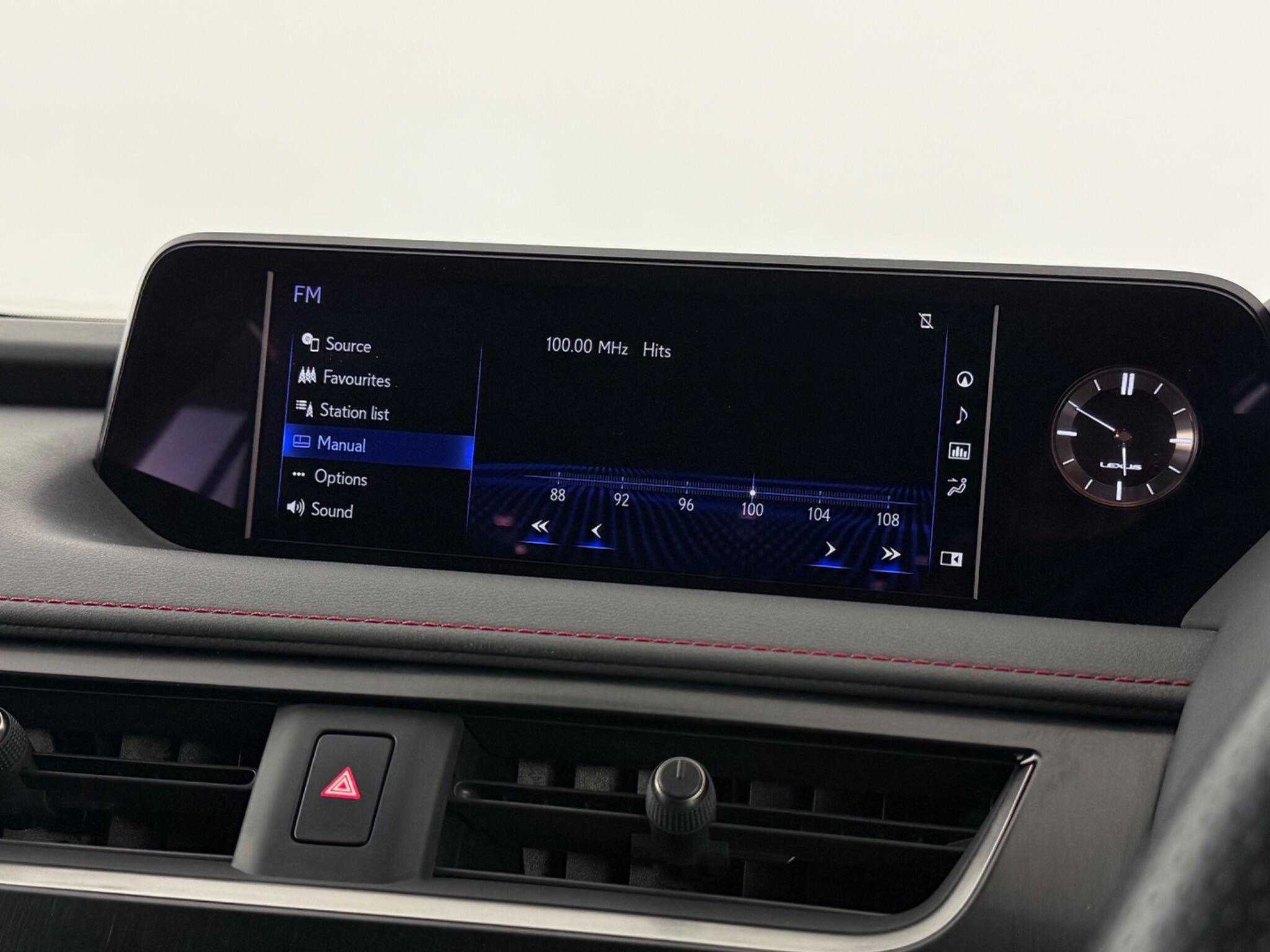 Lexus Ux view 27