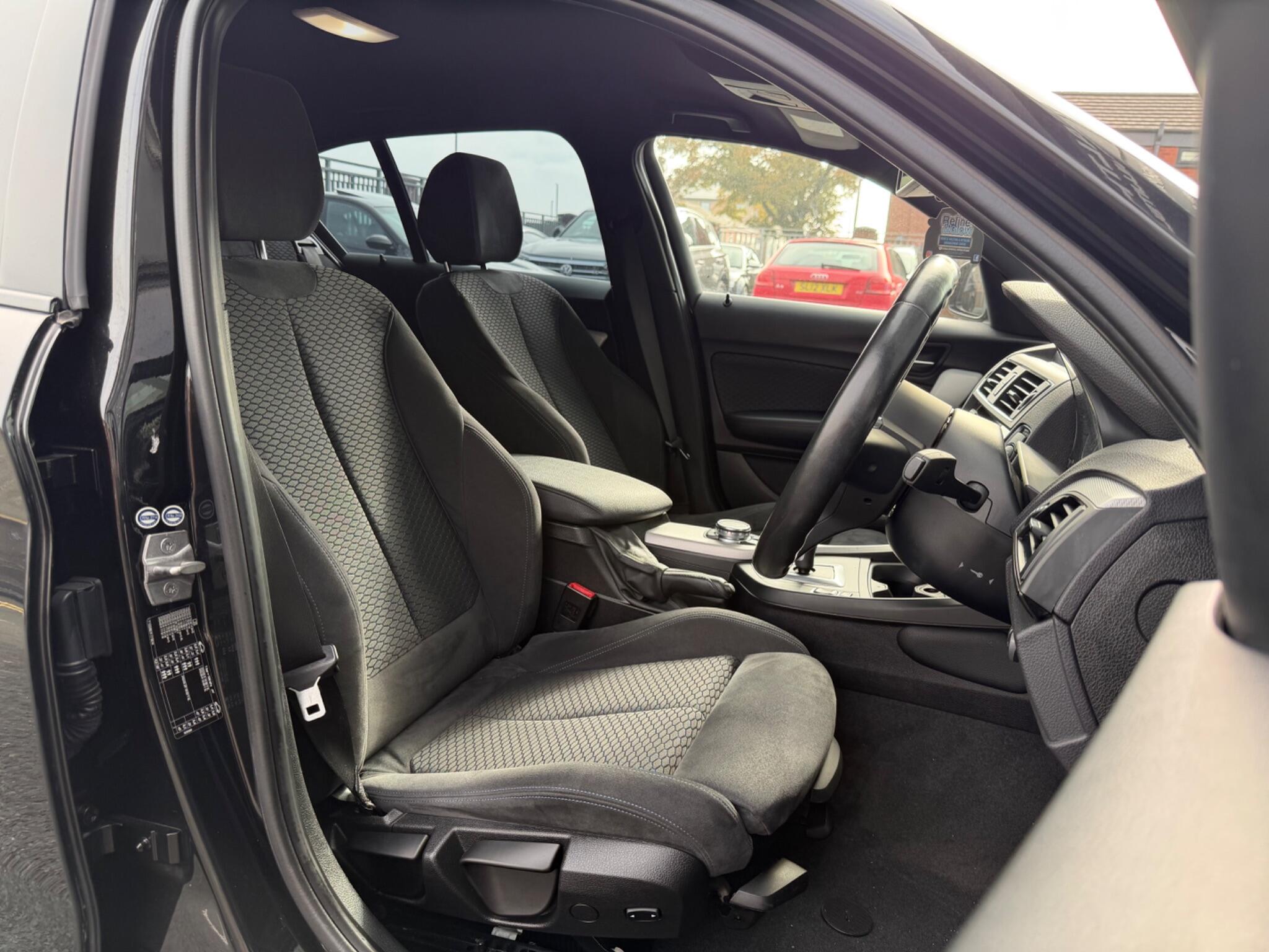 BMW 1 Series view 13