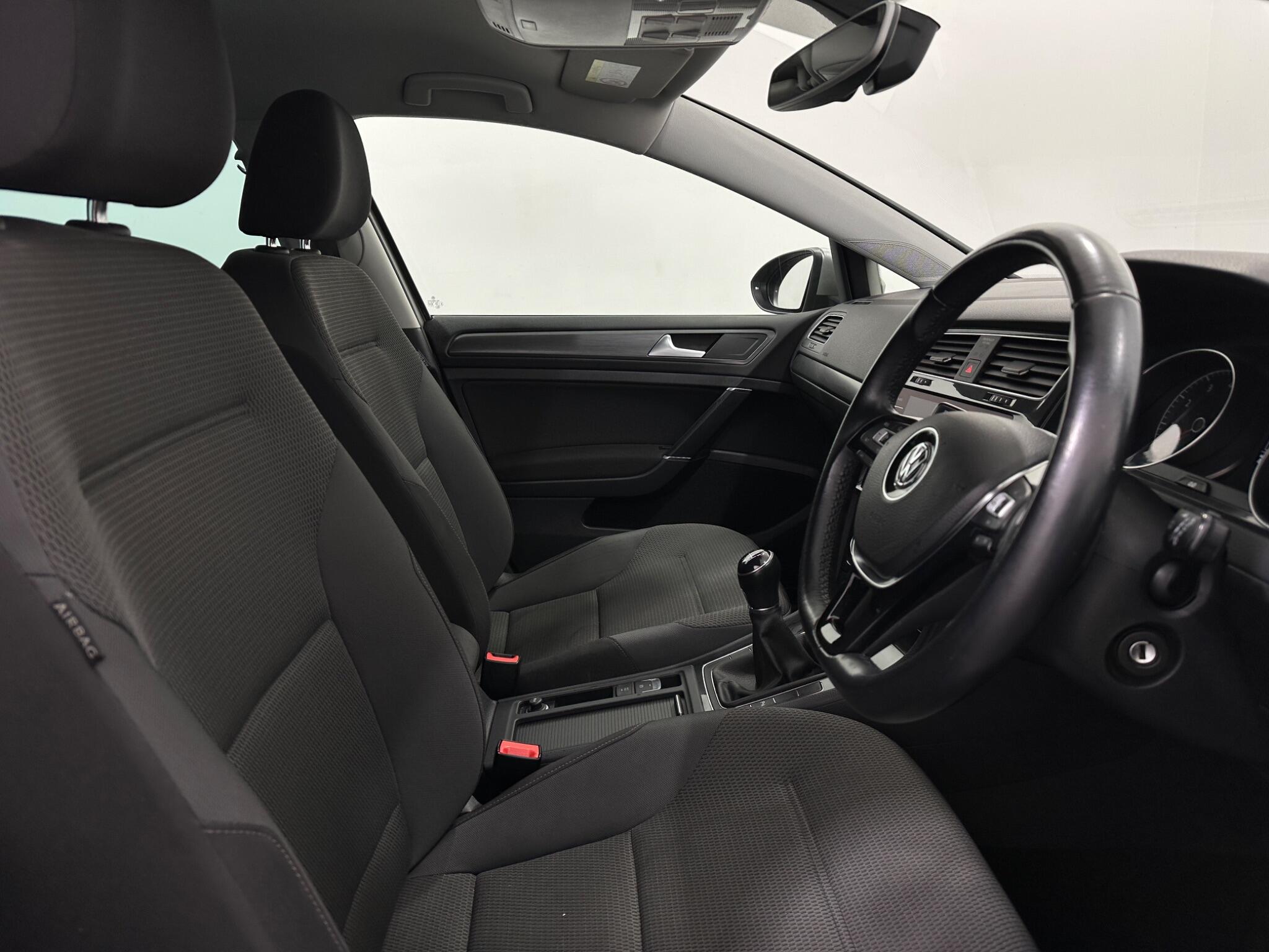 Volkswagen Golf view 32