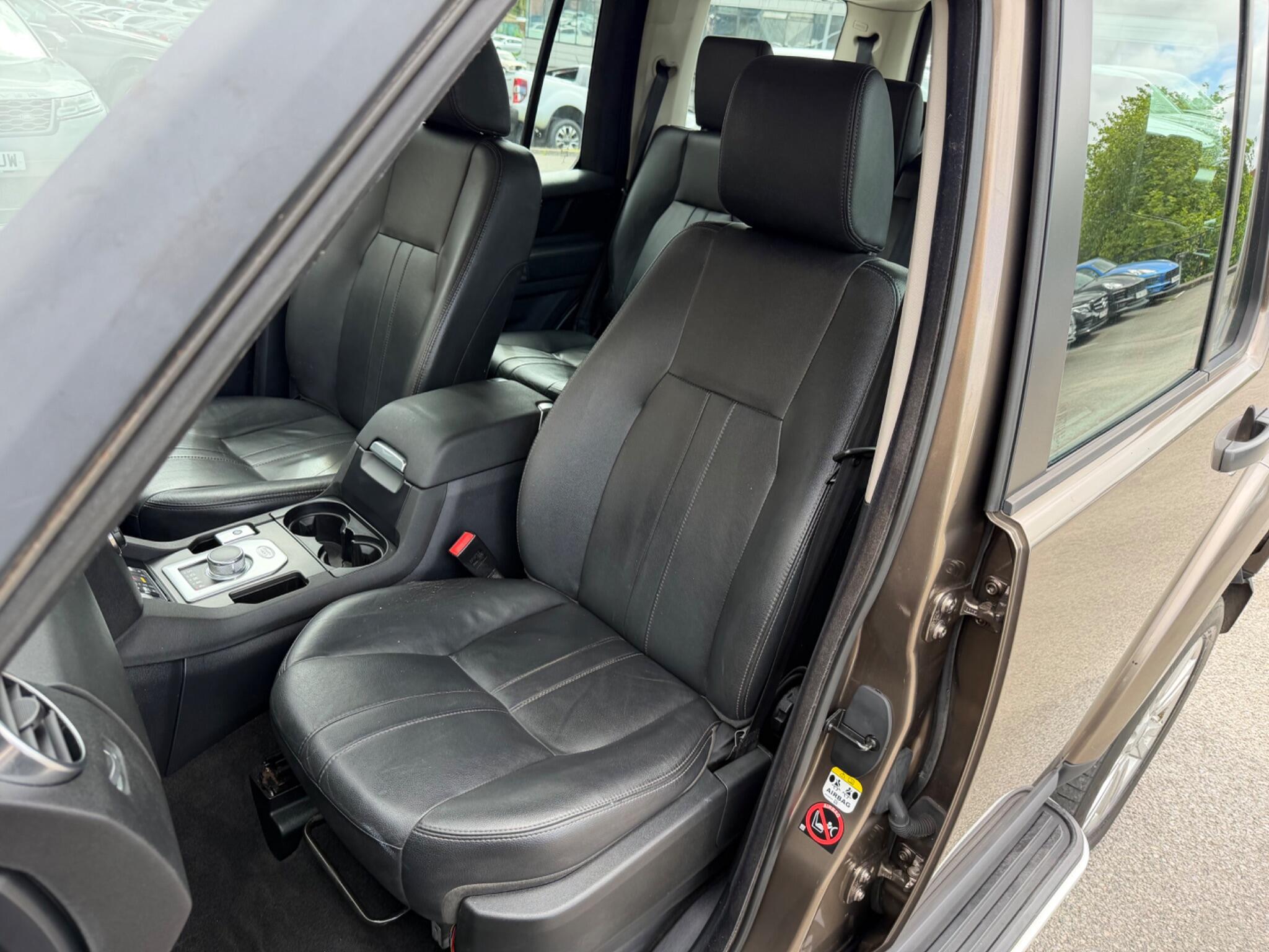 Land Rover Discovery view 16