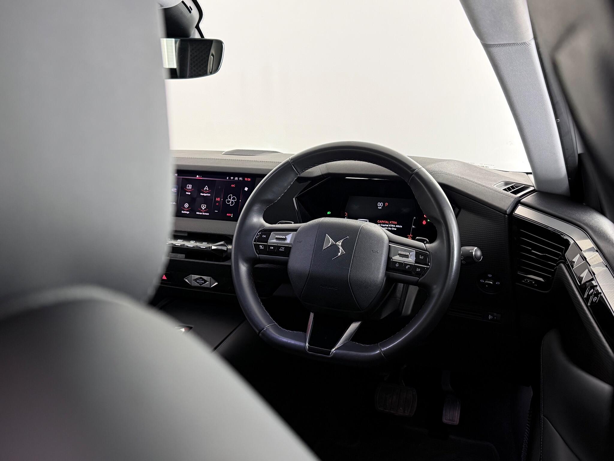 DS Automobiles DS 4 view 16