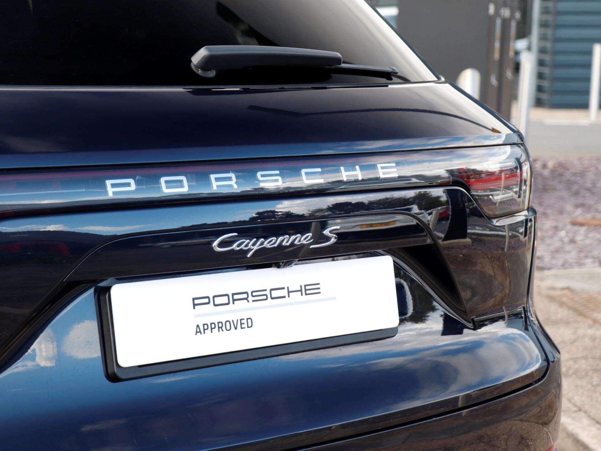 Porsche Cayenne view 29