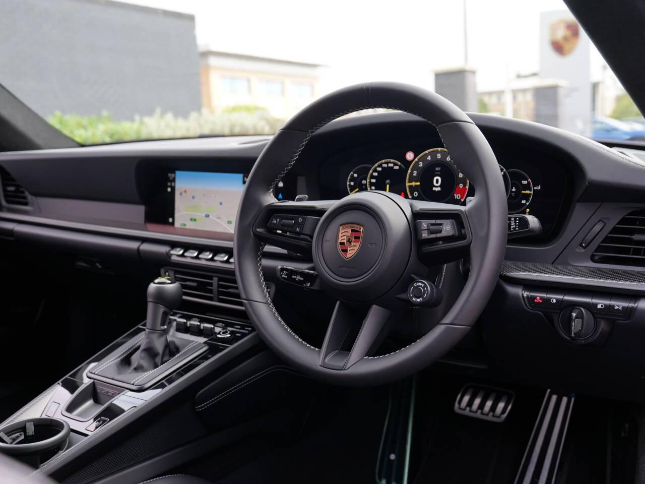 Porsche 911 view 11