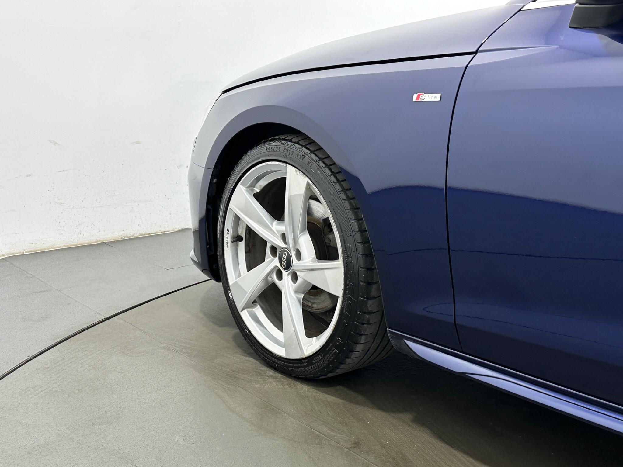 Audi A4 view 49