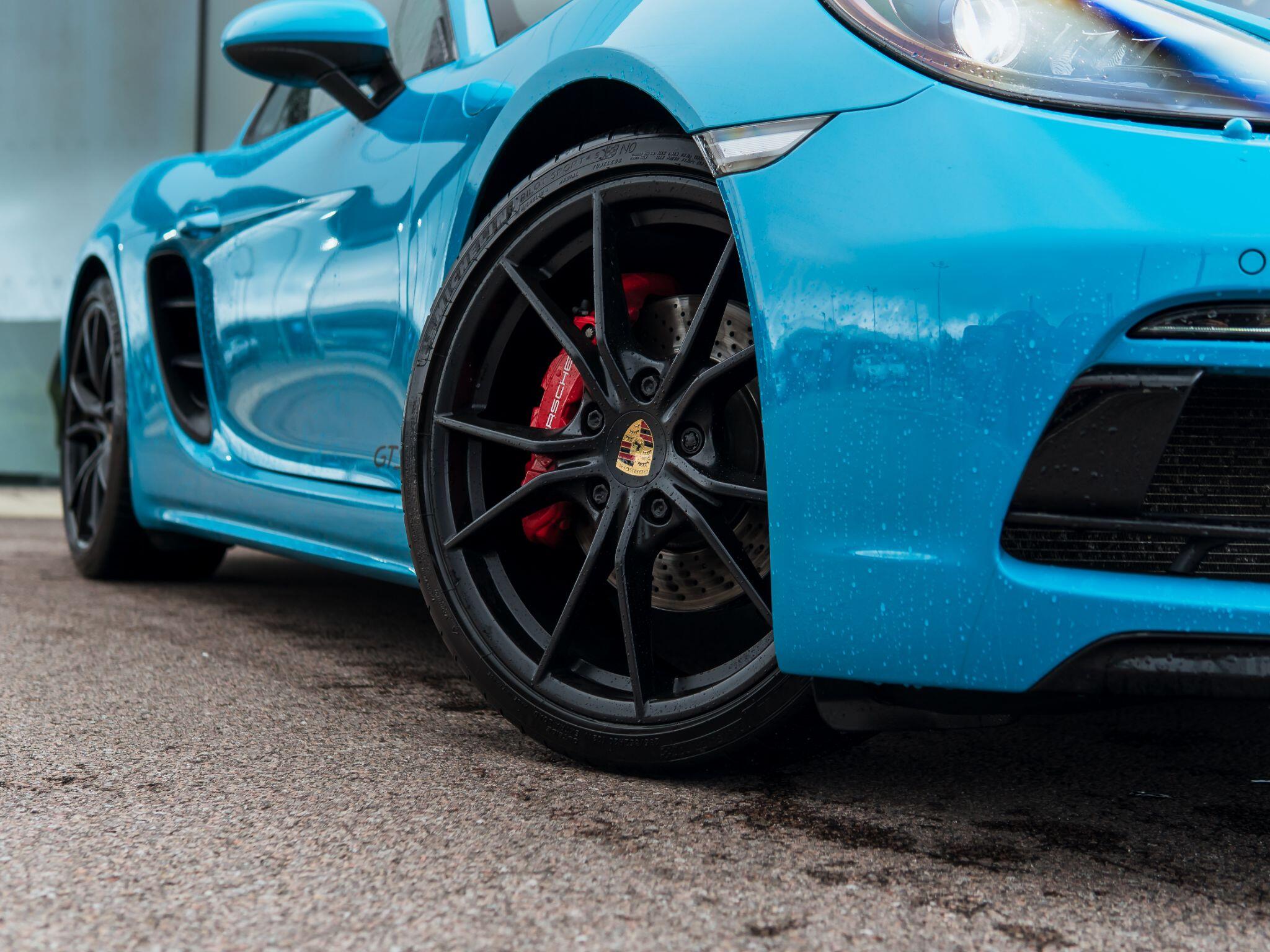 Porsche Cayman view 6