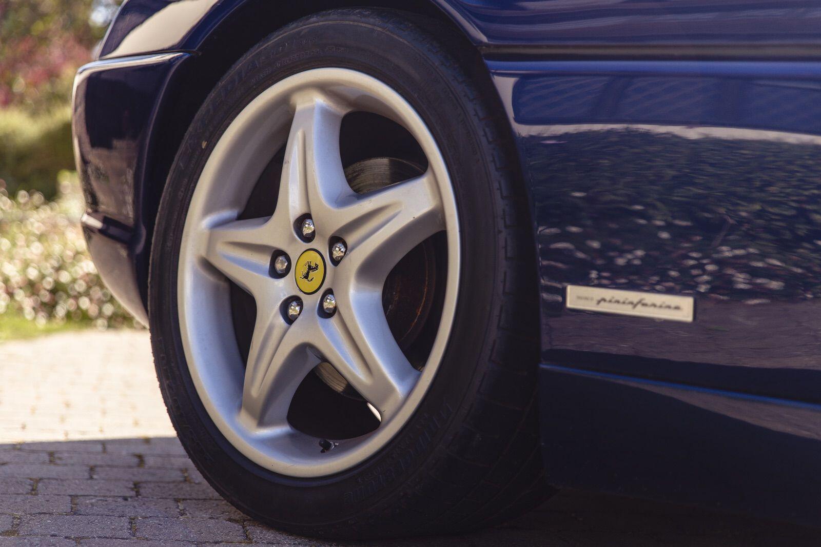 Ferrari F355 view 29