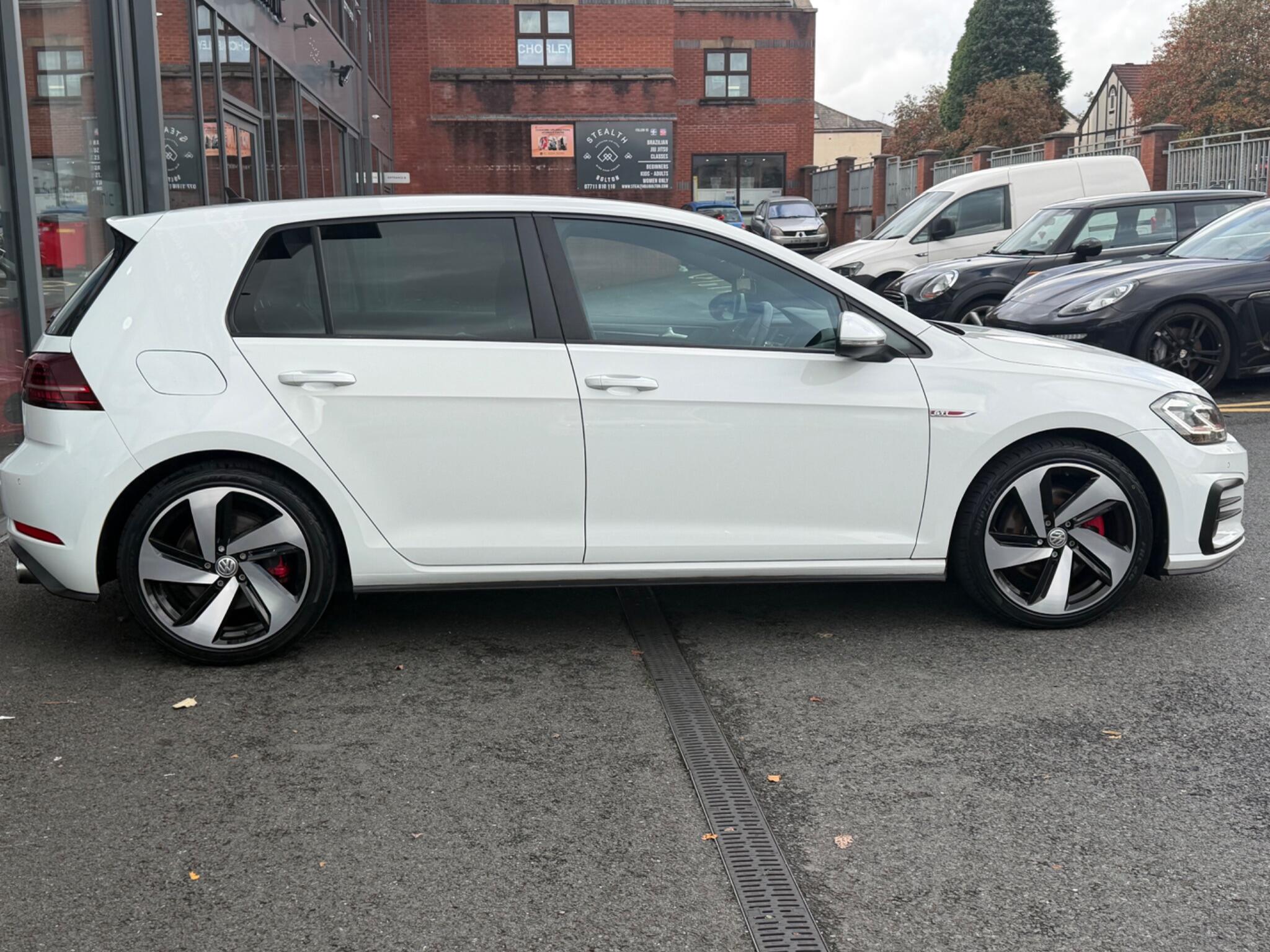 Volkswagen Golf view 4