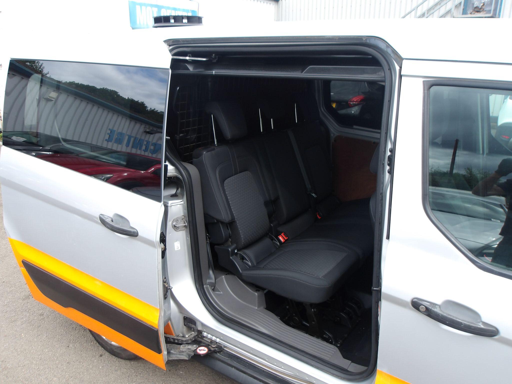 Ford Transit Connect view 11