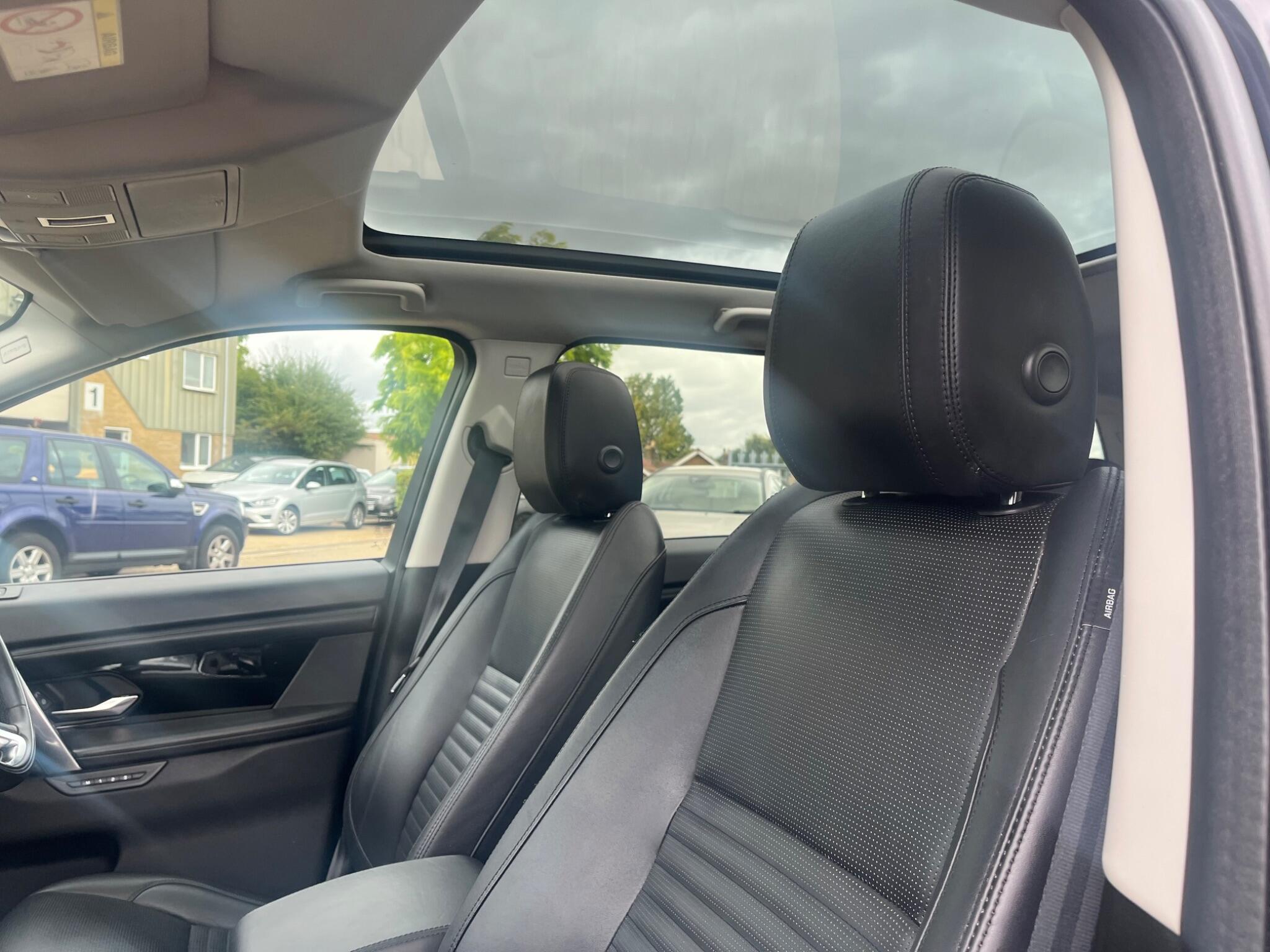 Land Rover Discovery Sport view 46