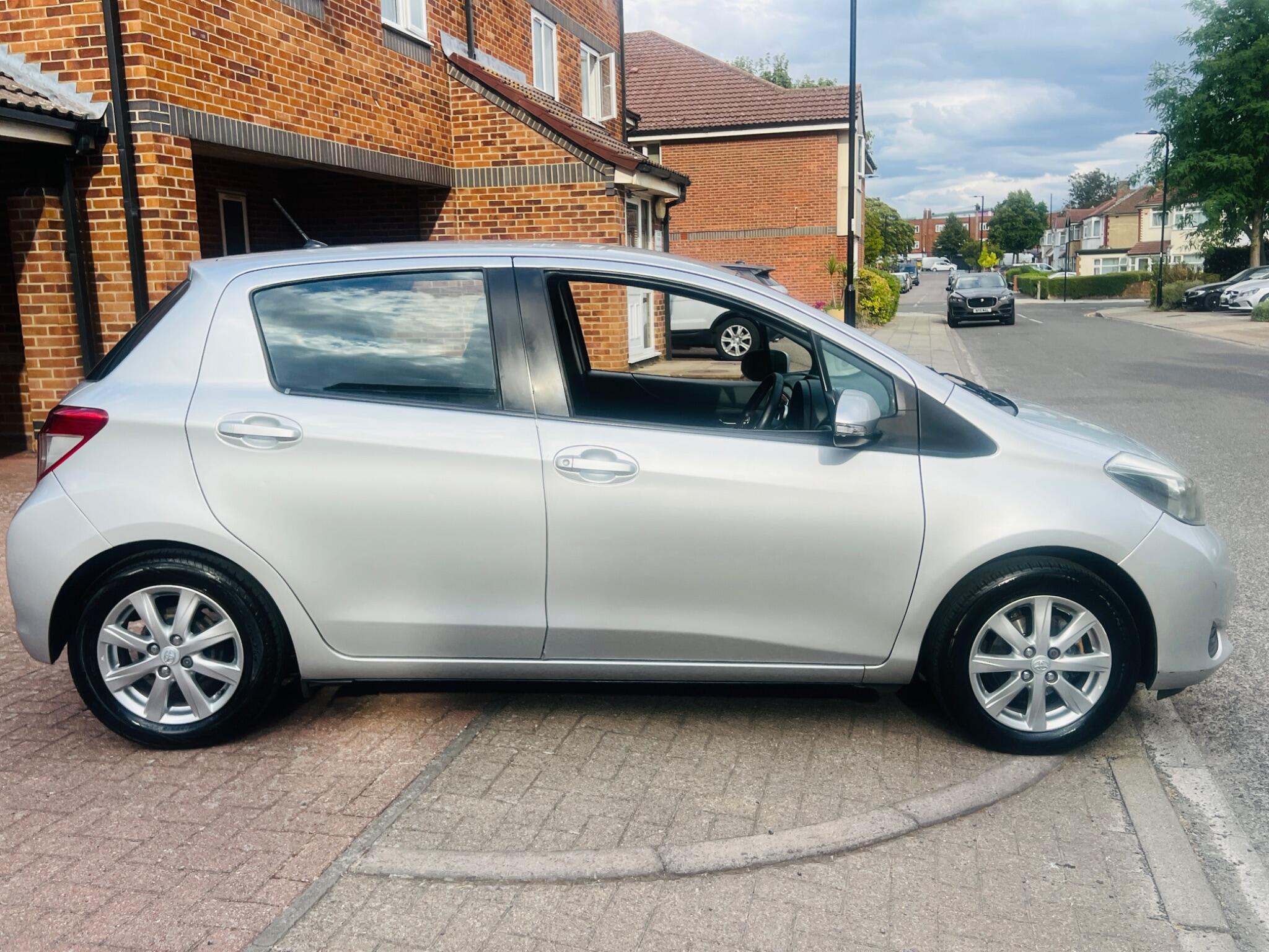 Toyota Yaris view 18