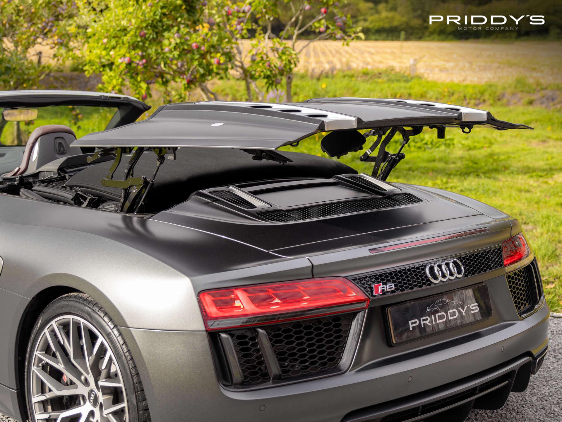 Audi R8 view 34