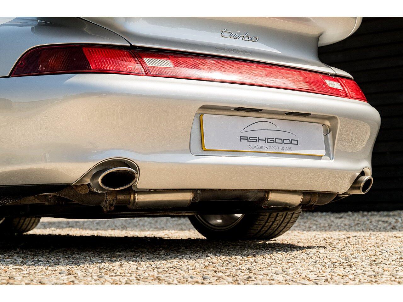 Porsche 911 view 21
