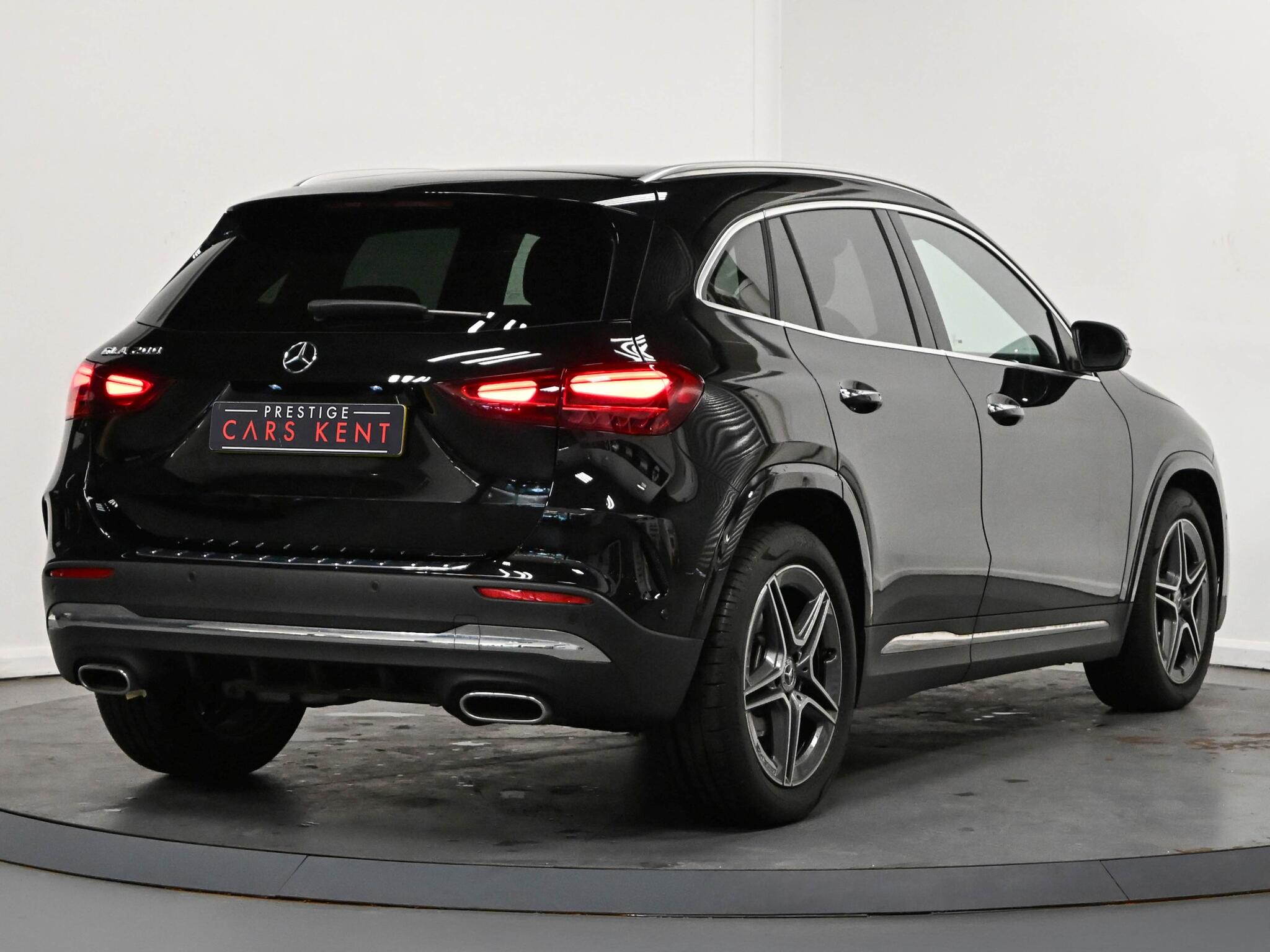 Mercedes-Benz Gla view 24