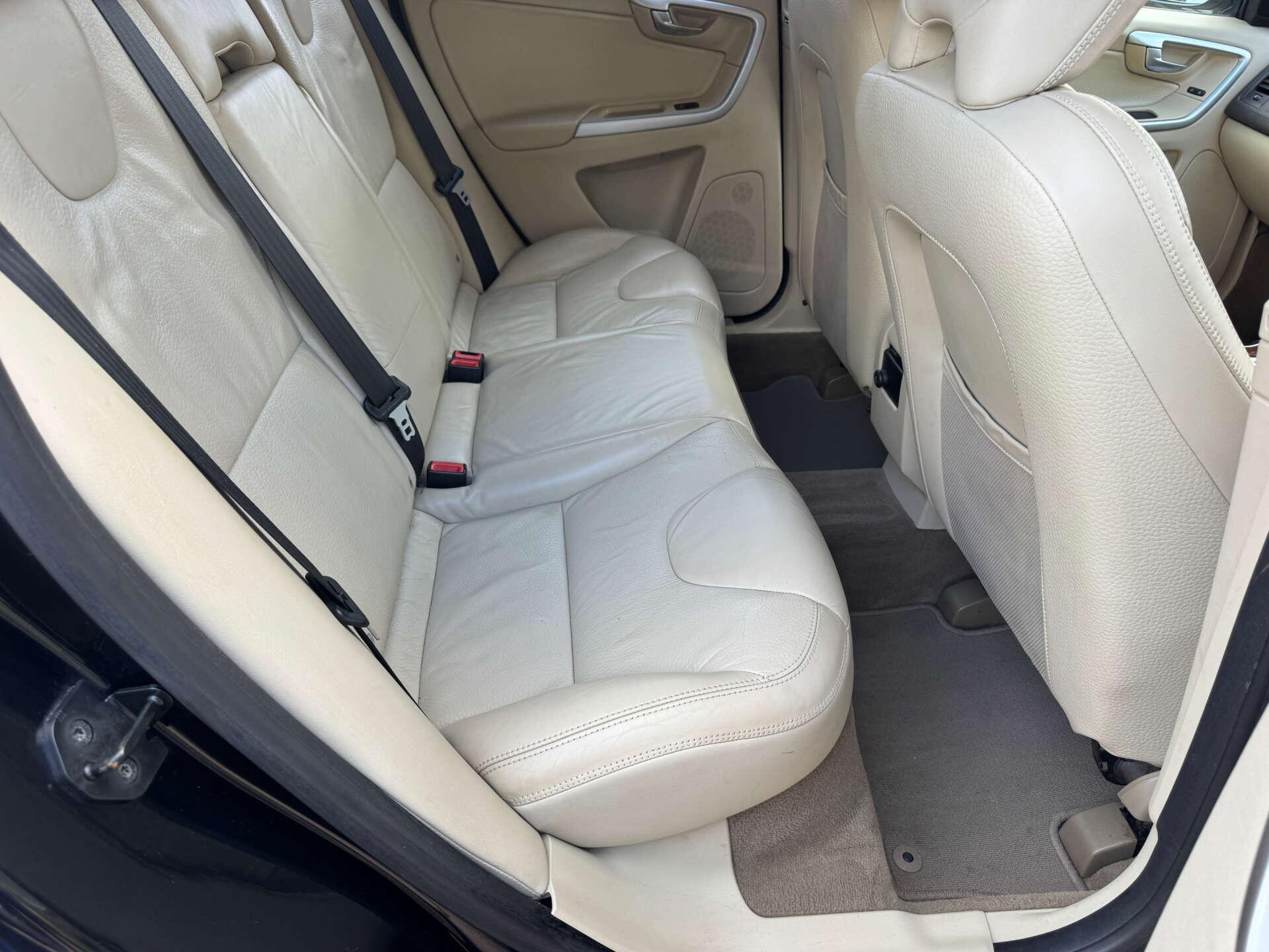 Volvo XC60 view 21