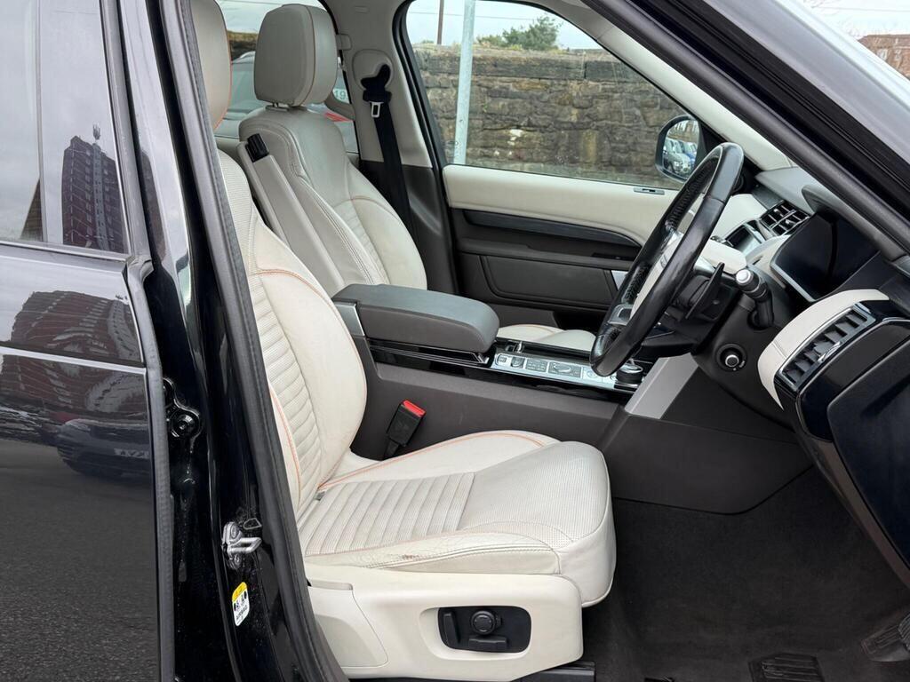 Land Rover Discovery view 16