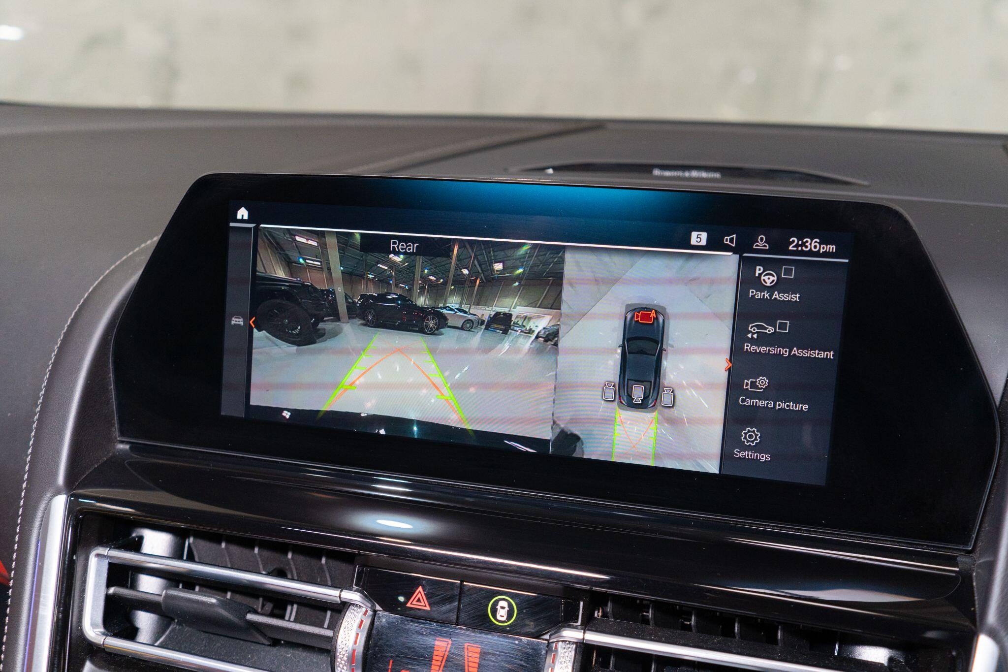 BMW 8 Series view 35