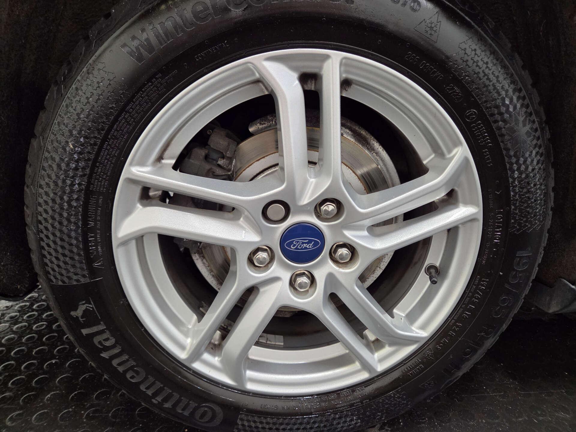 Ford Focus view 21