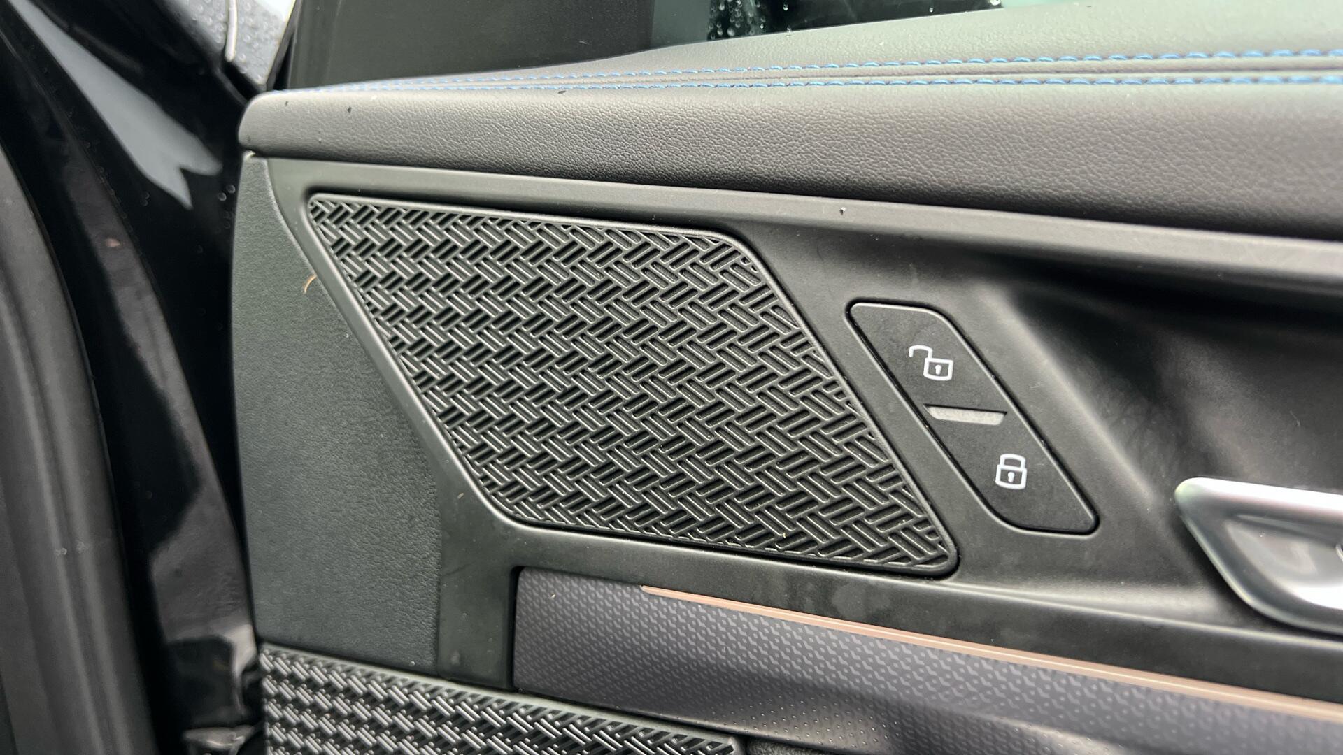 BMW iX1 view 20