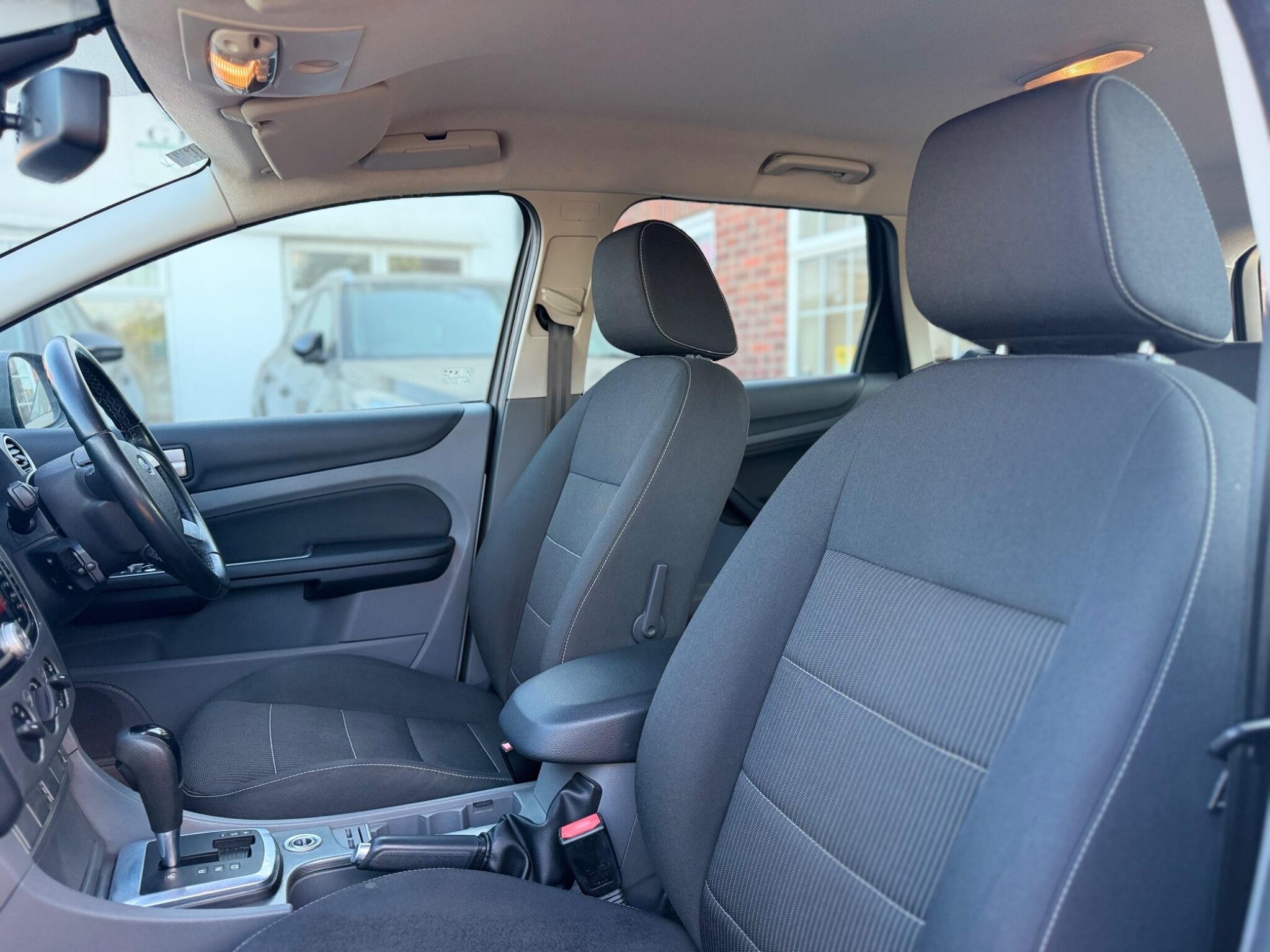 Ford Focus view 16