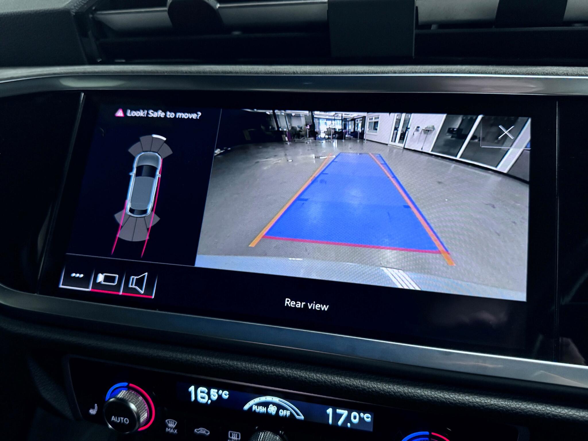 Audi RS Q3 view 12