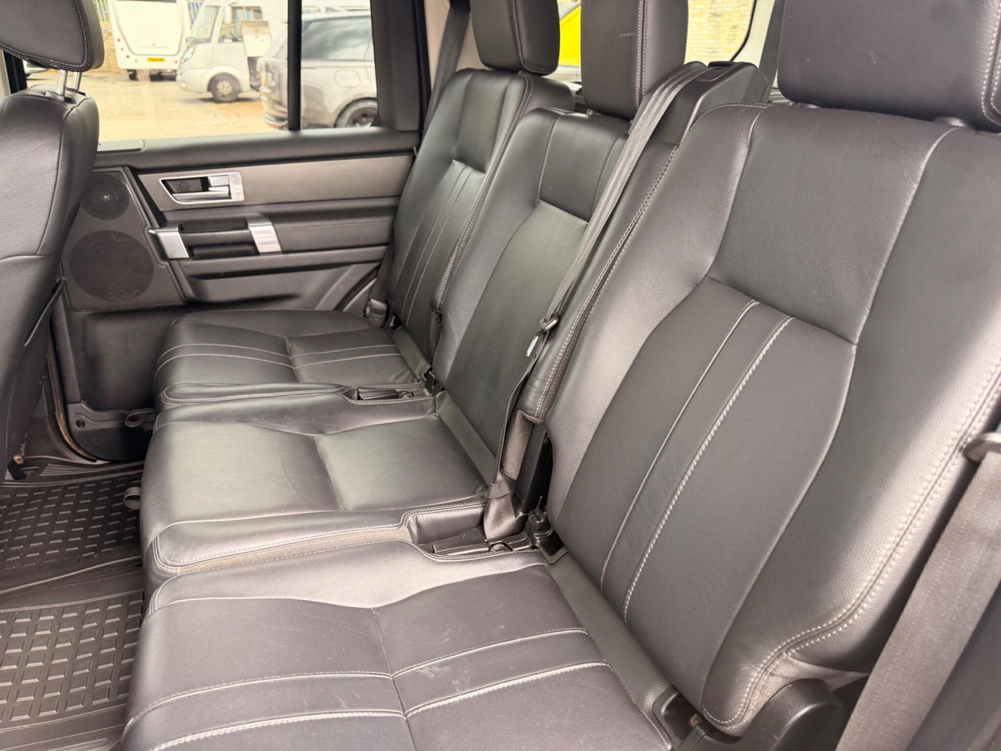 Land Rover Discovery view 32