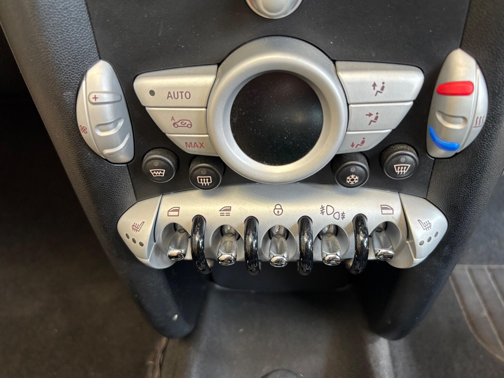 Mini Convertible view 27